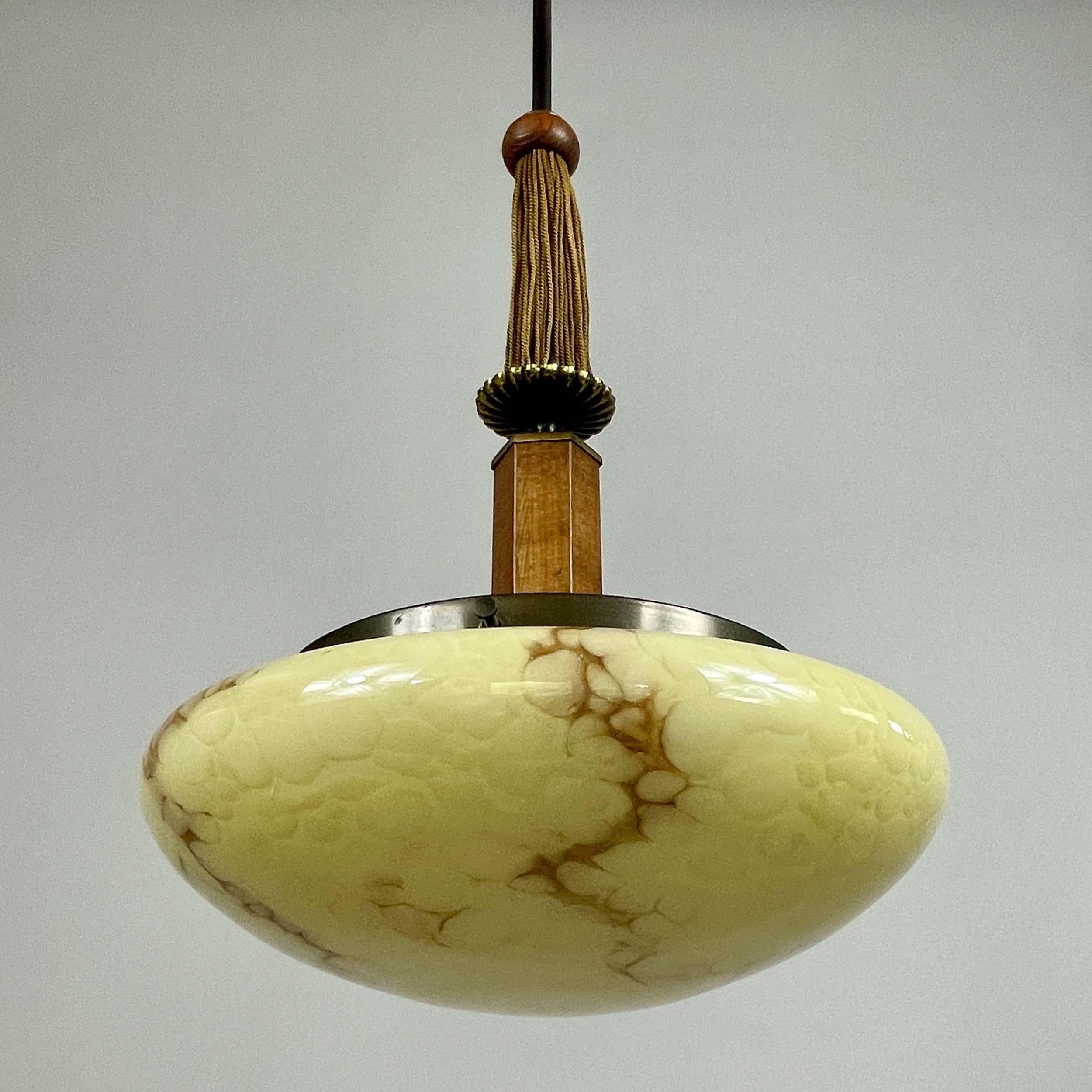 Colgante Art Déco de vidrio opalino jaspeado, Alemania Años 30 en venta 5