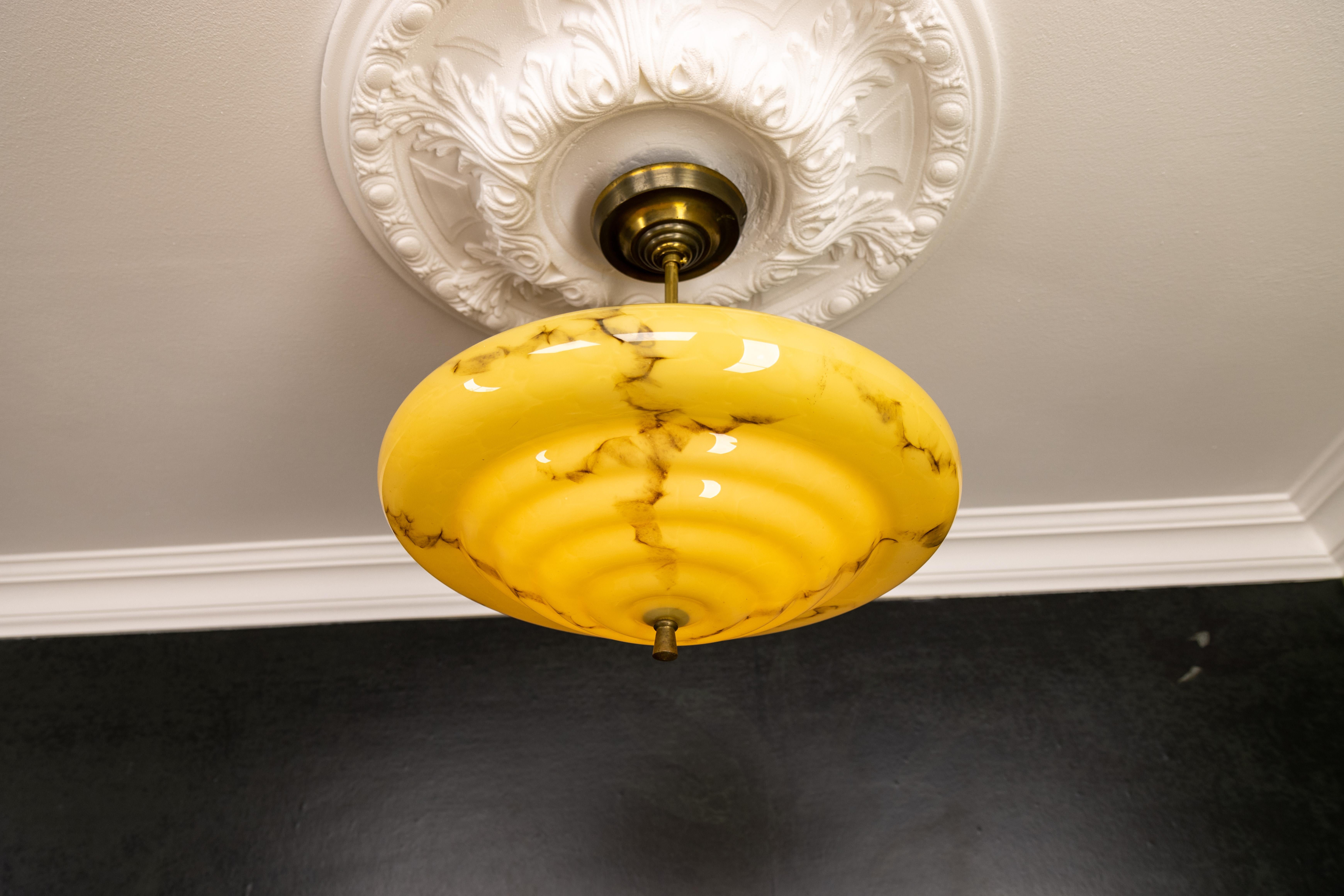 Art Deco Marbled Yellow and Brown Glass and Brass Pendant Light, 1930s For Sale 4