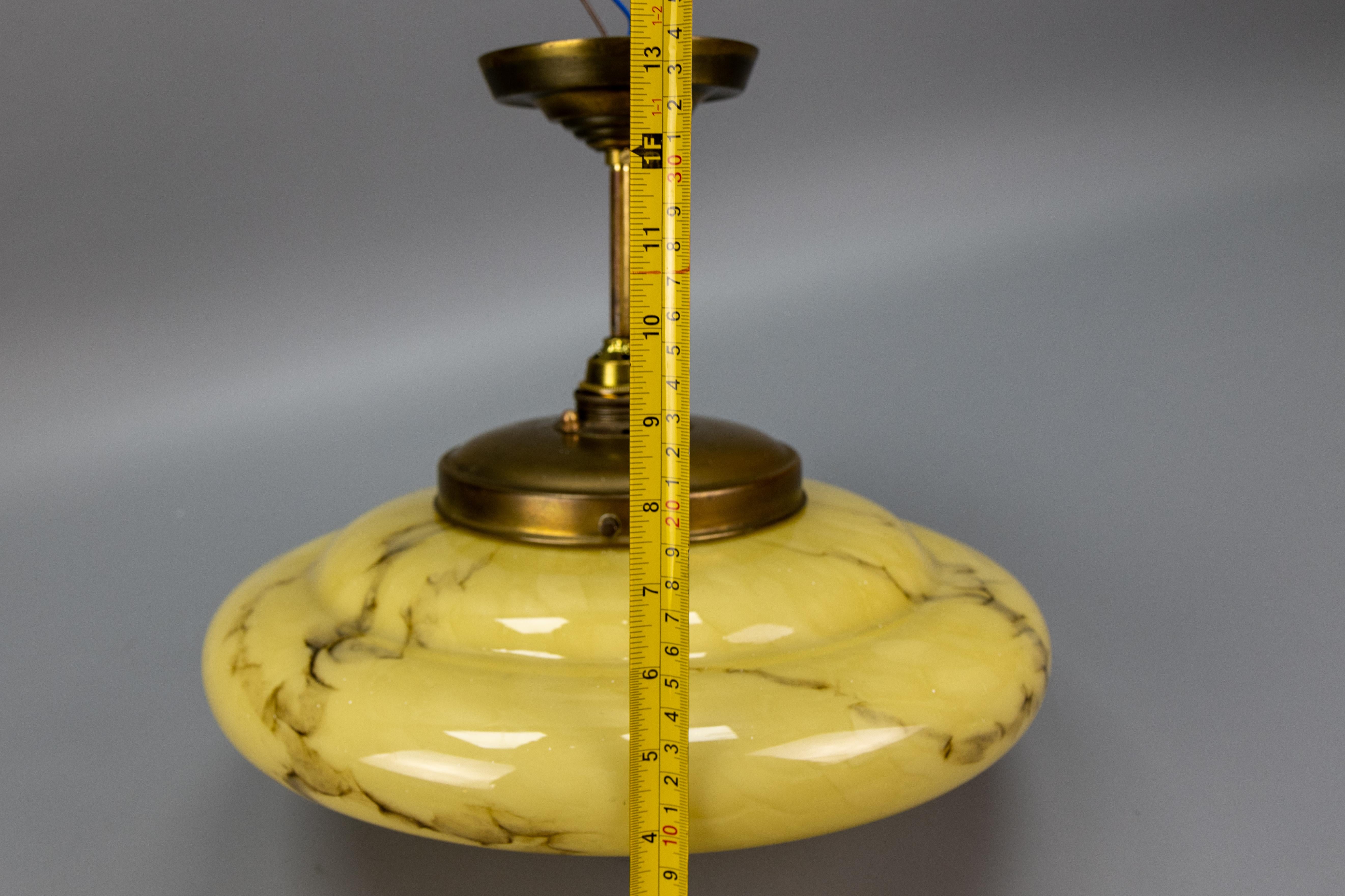 Art Deco Marbled Yellow and Brown Glass and Brass Pendant Light, 1930s For Sale 11