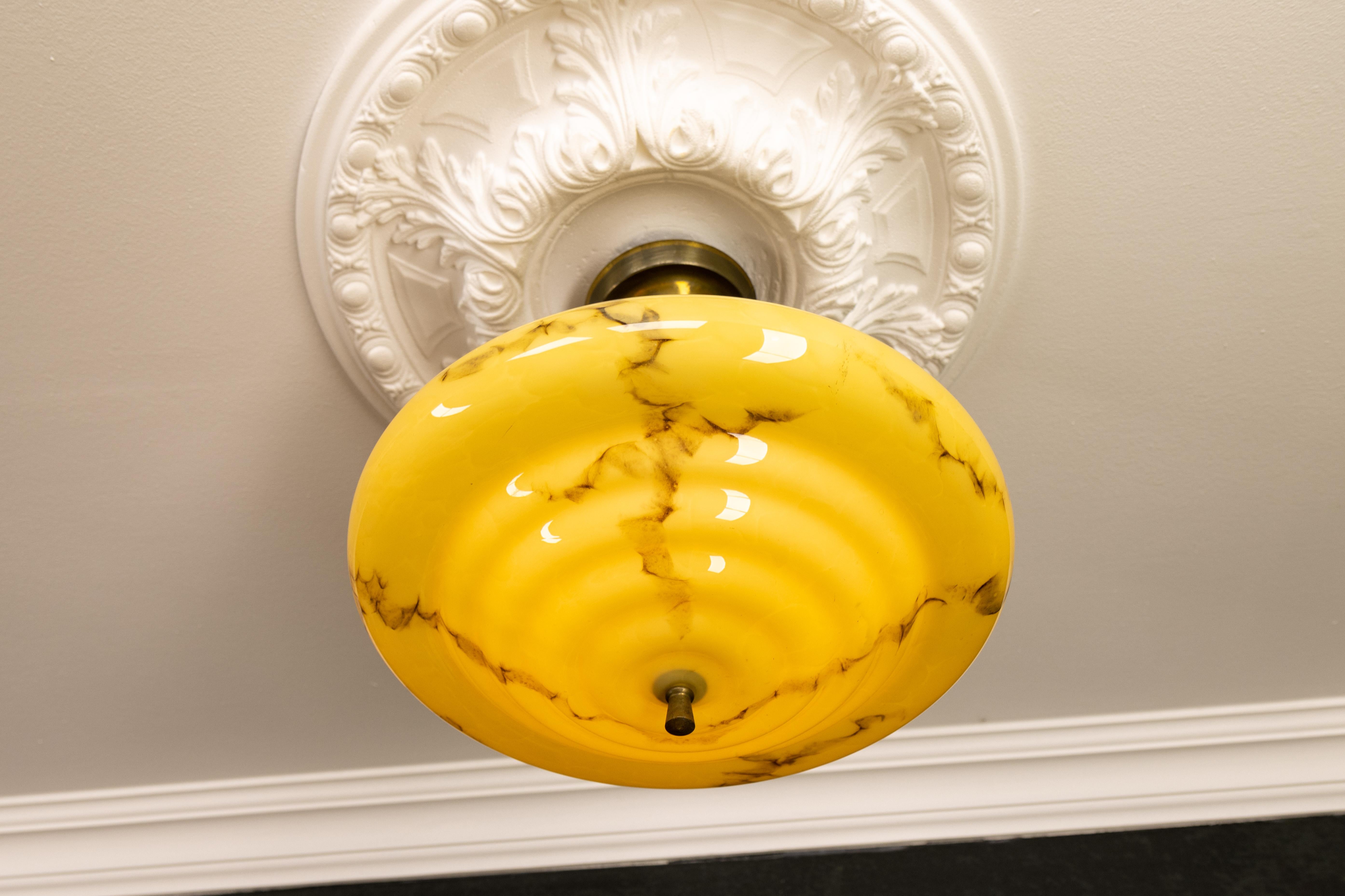 Mid-20th Century Art Deco Marbled Yellow and Brown Glass and Brass Pendant Light, 1930s For Sale