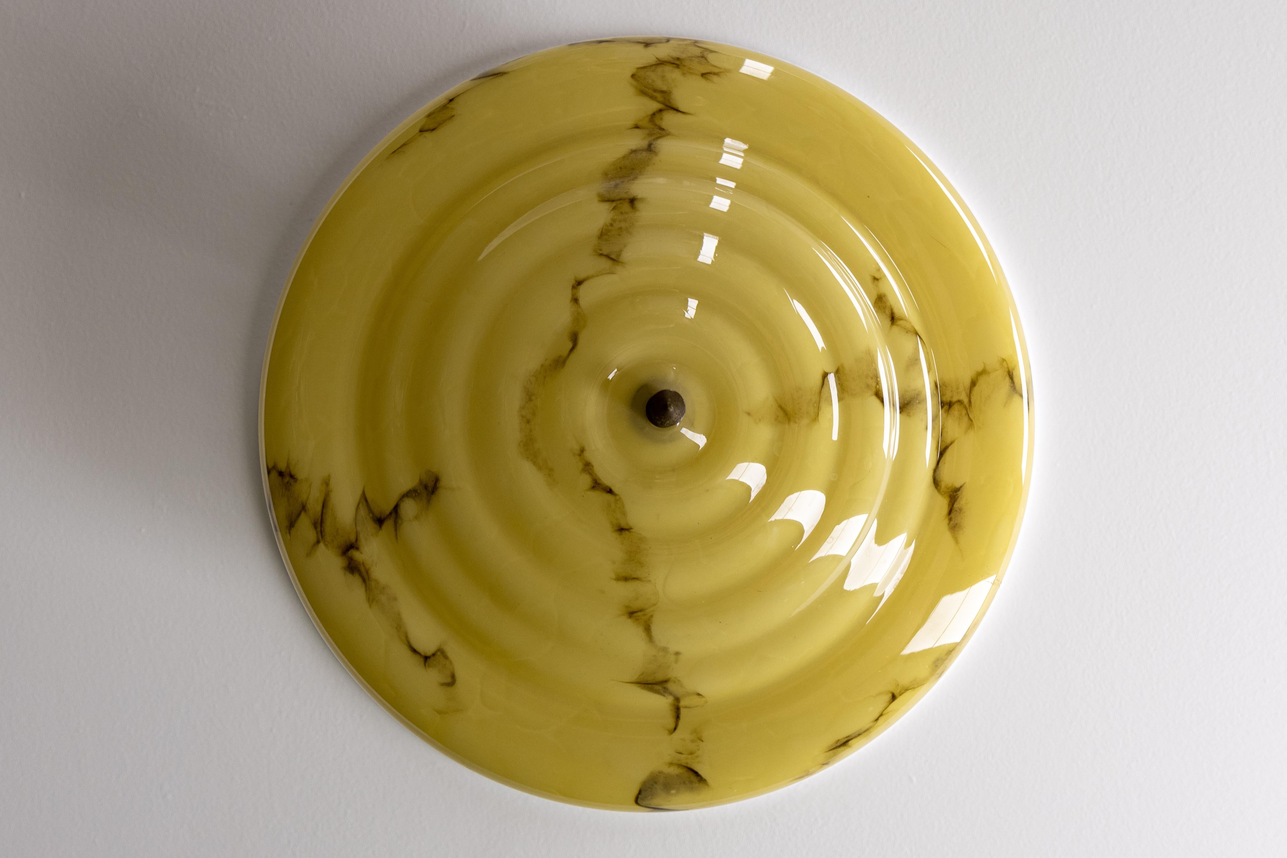 Art Deco Marbled Yellow and Brown Glass and Brass Pendant Light, 1930s For Sale 1