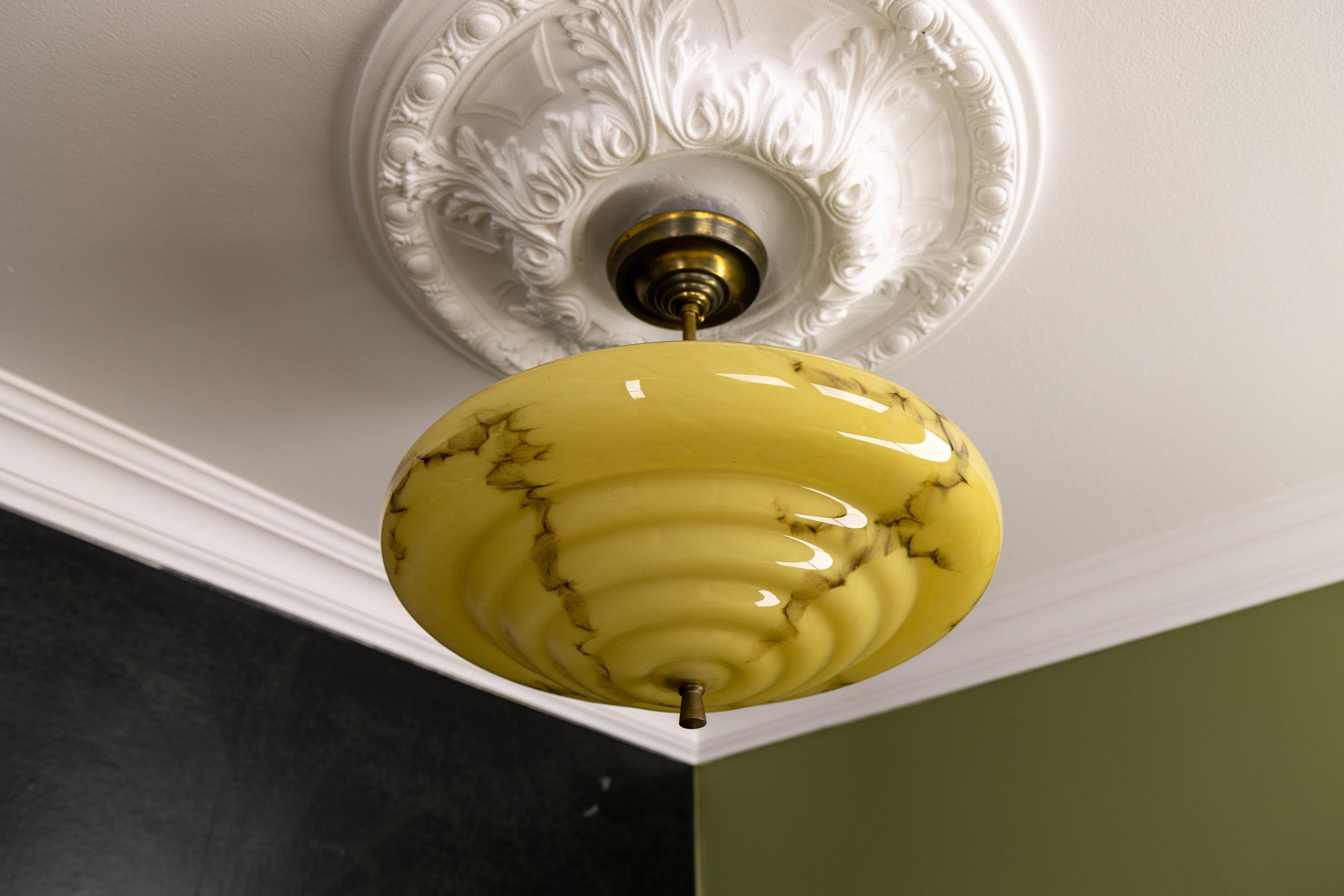 Art Deco Marbled Yellow and Brown Glass and Brass Pendant Light, 1930s For Sale 2
