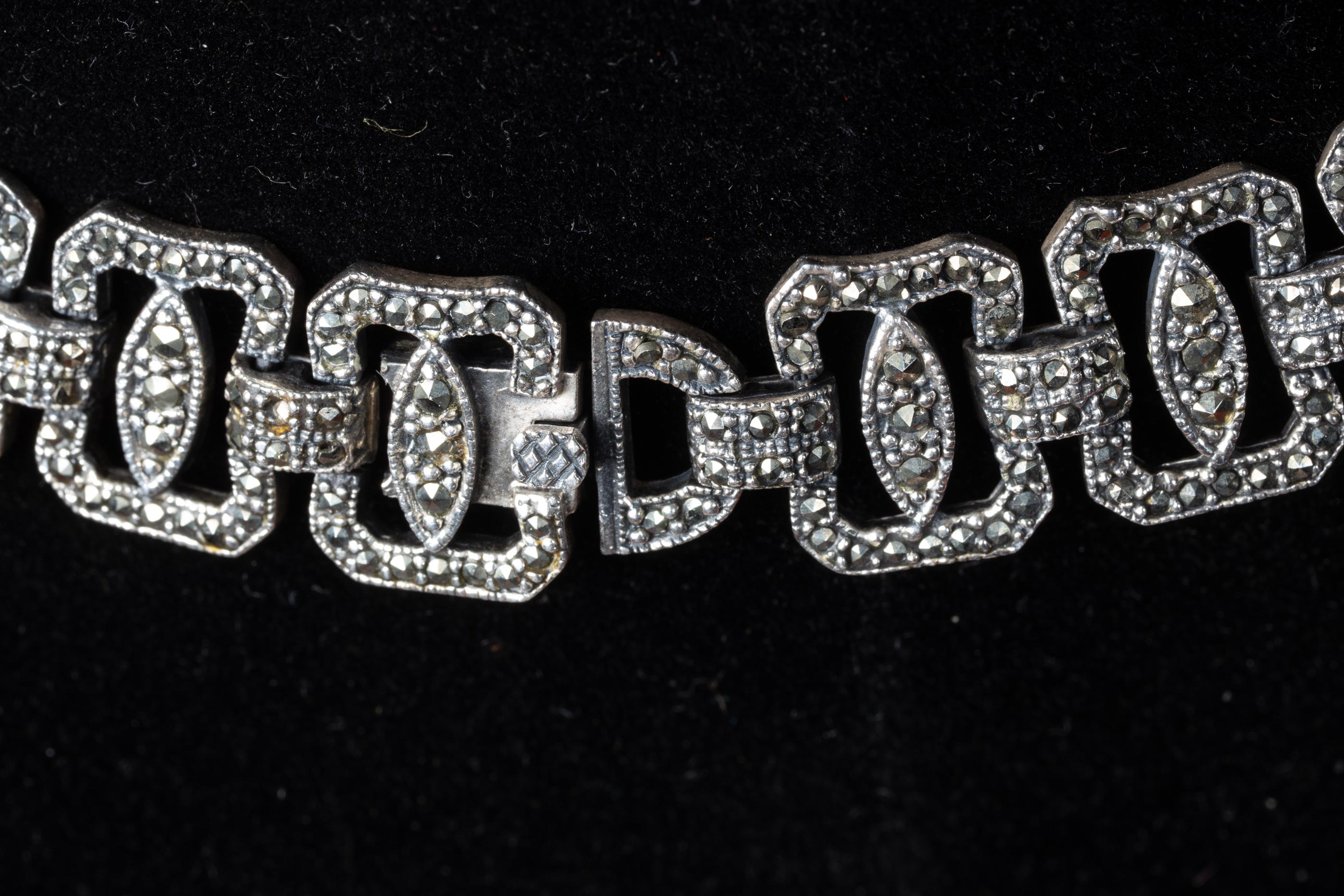 Taglio grezzo Collana Art Deco in argento sterling con Marcasite e Onice in vendita