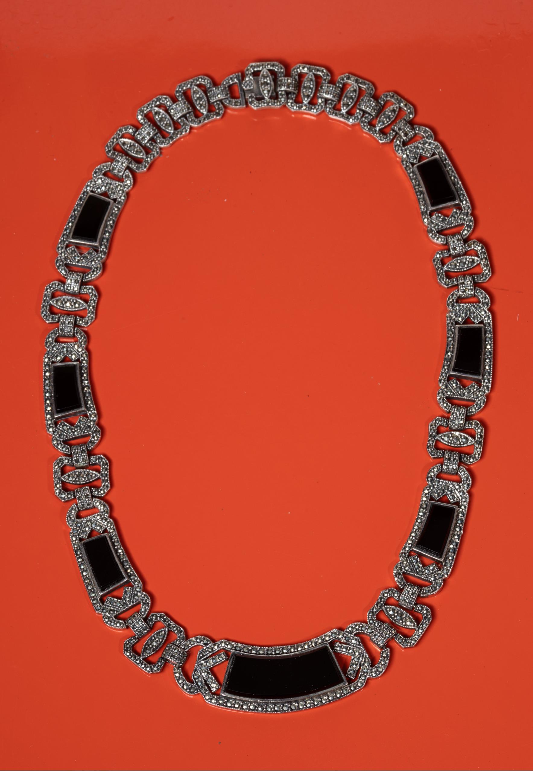 Collana Art Deco in argento sterling con Marcasite e Onice In condizioni ottime in vendita a New Orleans, LA