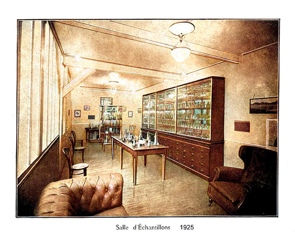 Atomiser de parfum géométrique Art Déco Marcel Franck en verre et chrome, vers les années 1930 1