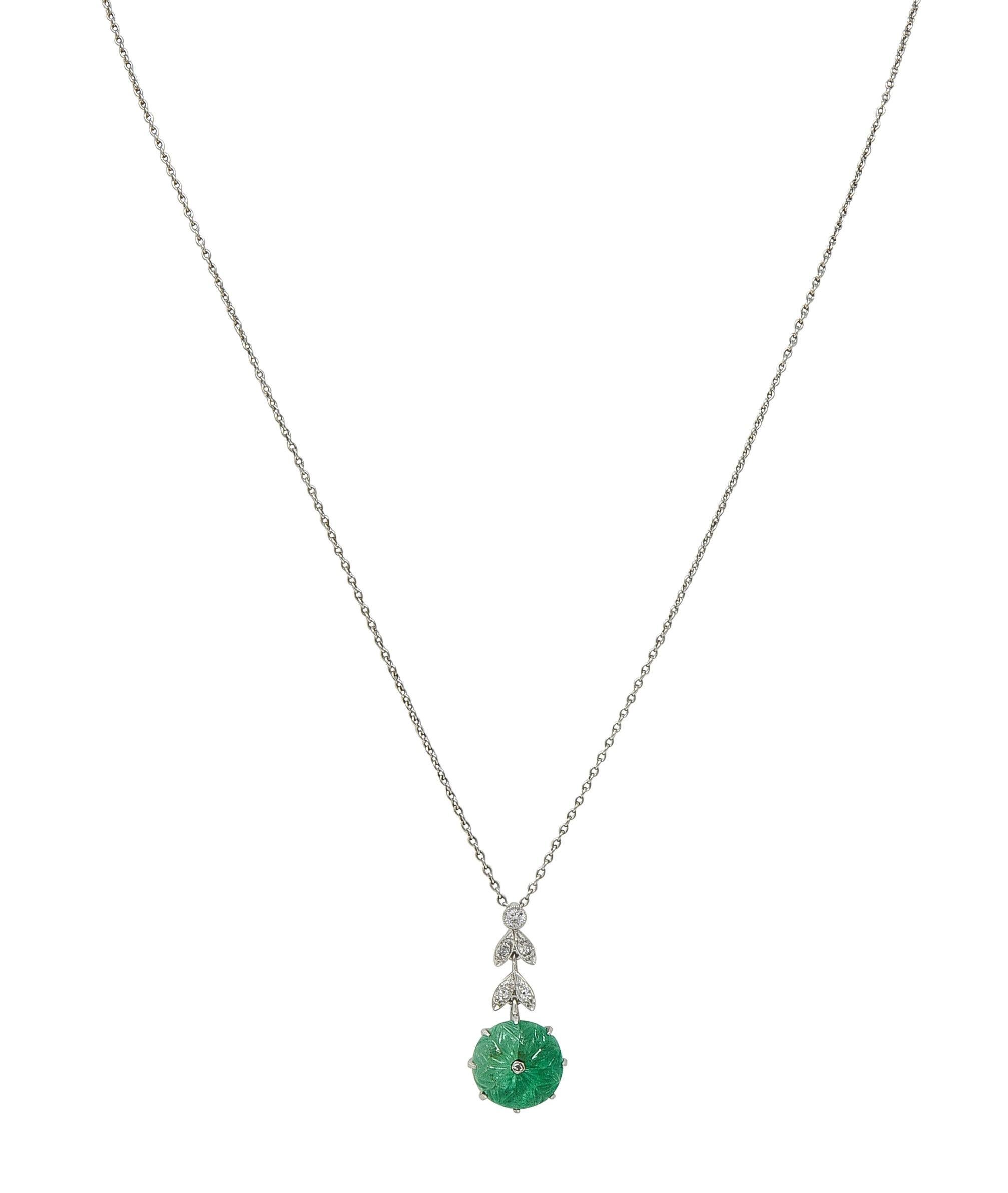 Art Déco Marcus & Co. Collier de gouttes d'émeraude, de diamant et de platine, à motif floral en vente 3