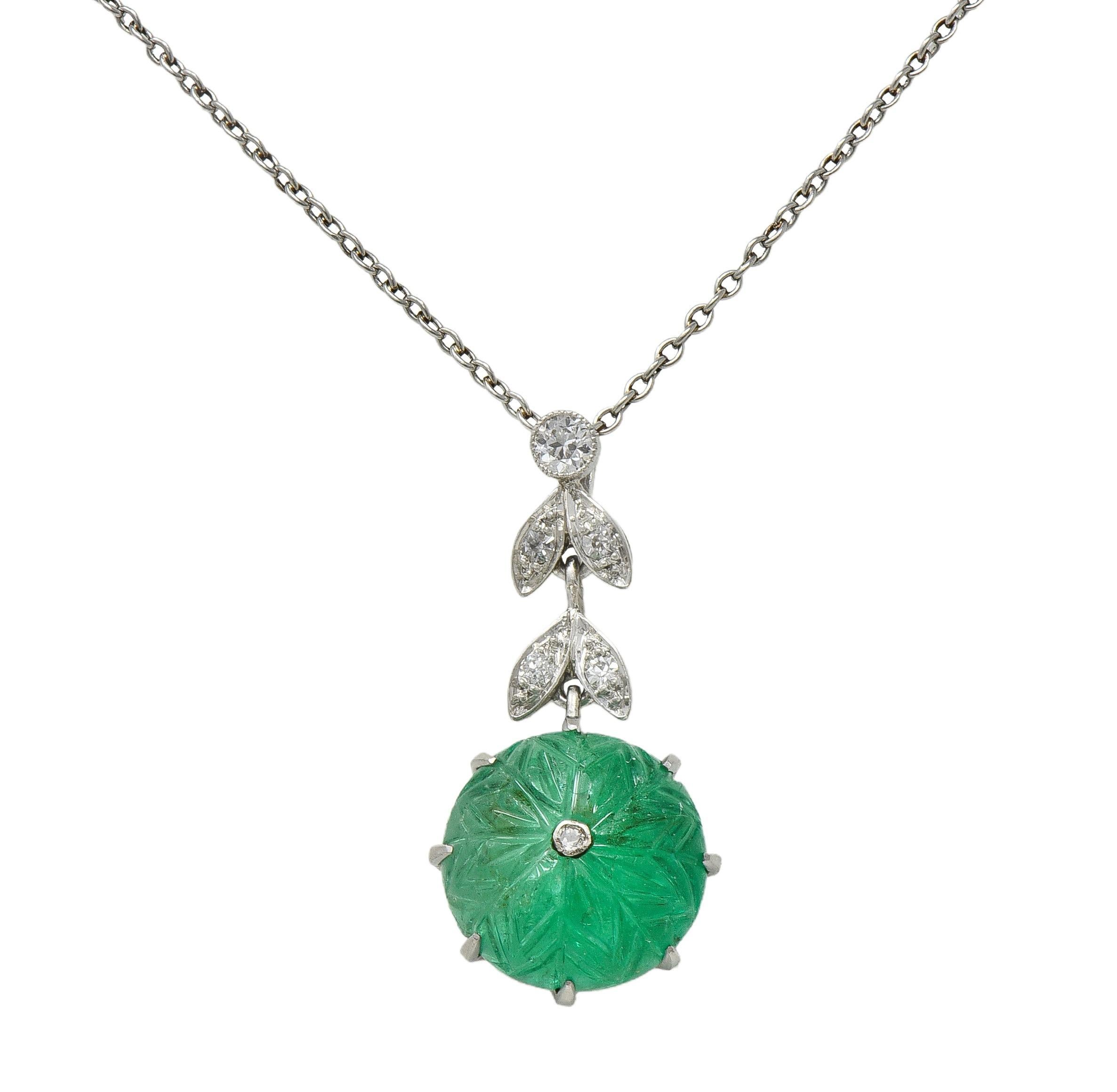 Art Déco Marcus & Co. Collier de gouttes d'émeraude, de diamant et de platine, à motif floral en vente