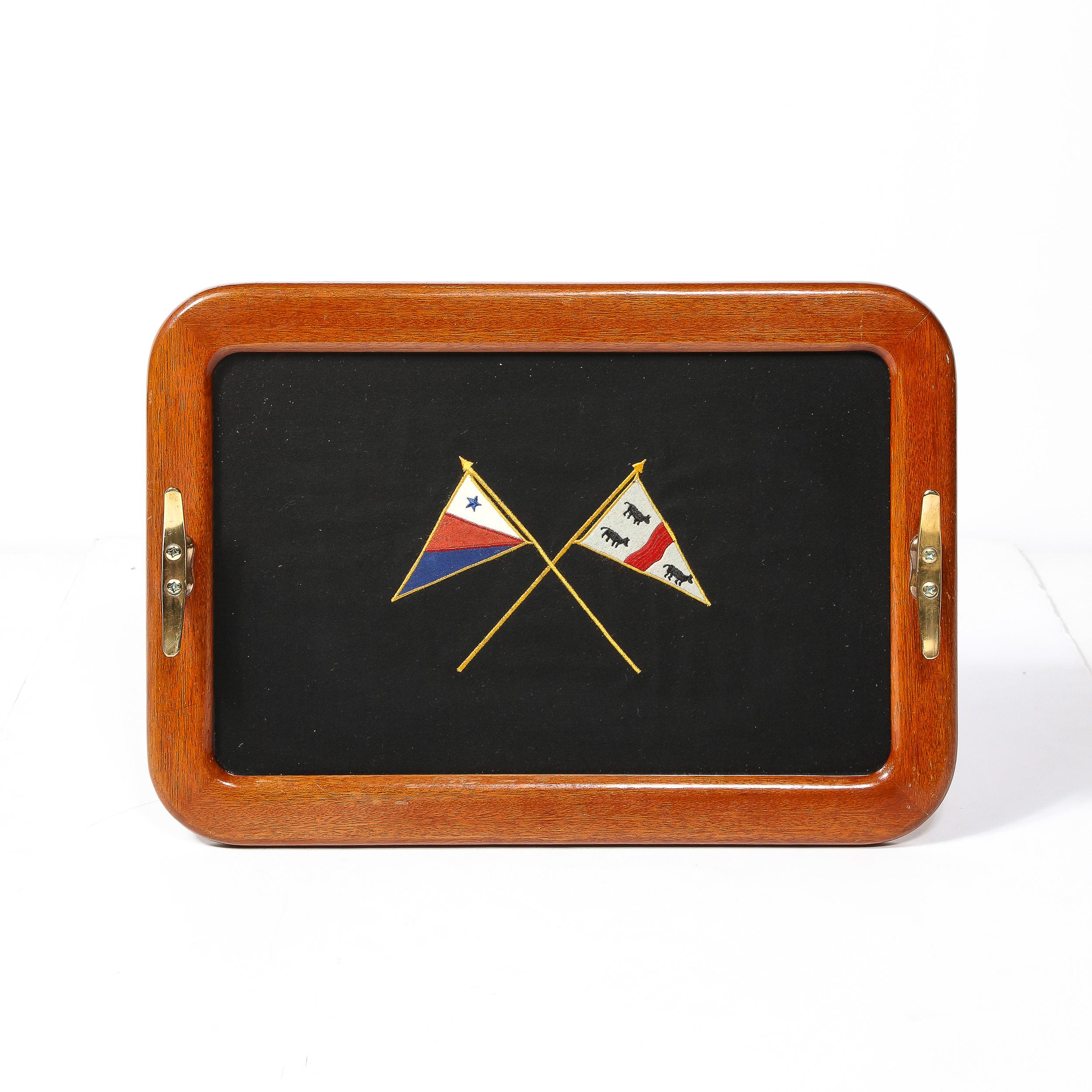 Plateau de service Art Déco en noyer maritime avec drapeau brodé et détails en laiton en vente 2