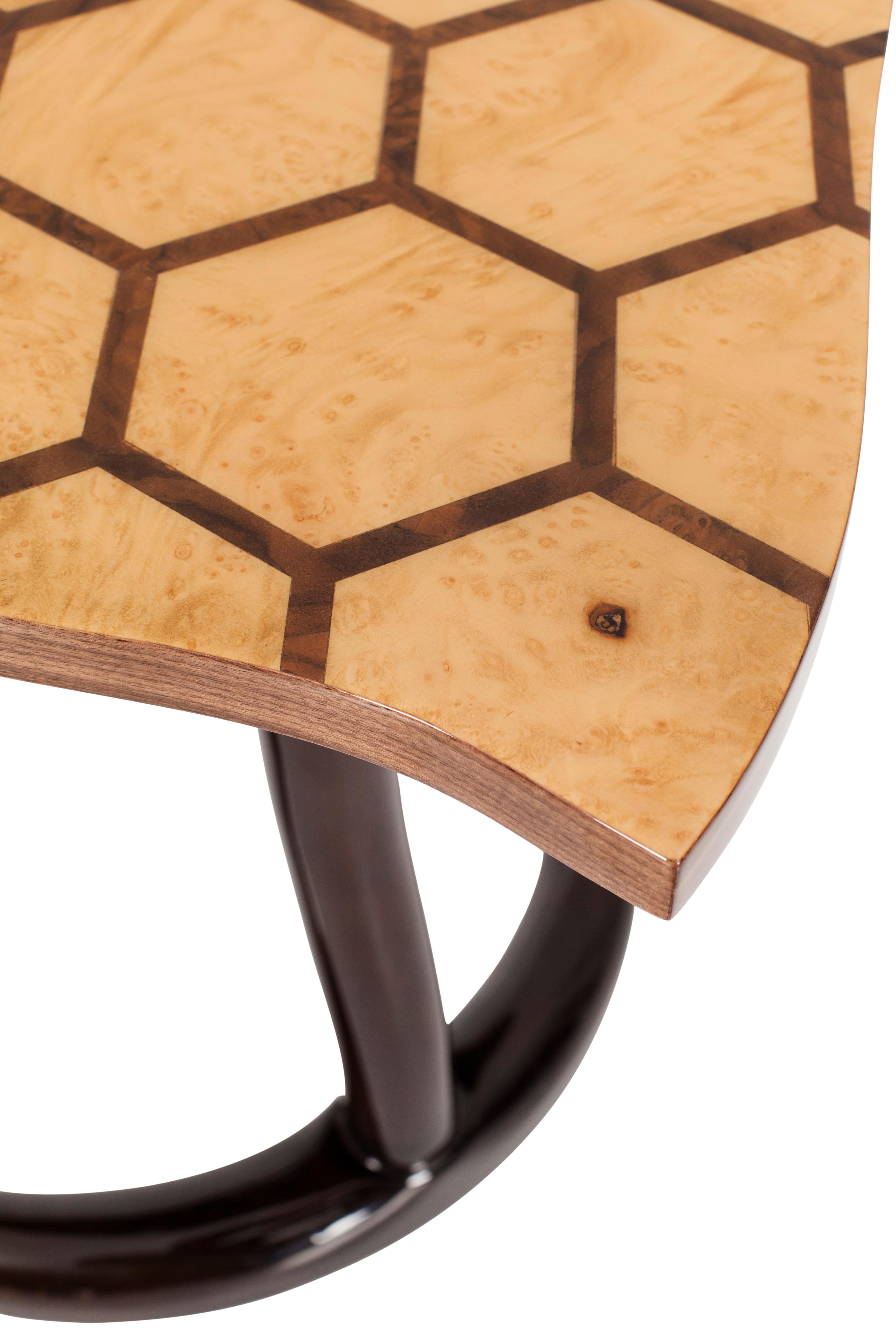 Mid-Century Modern Intarsien-Beistelltisch Infinity aus Buche, handgefertigt von Greenapple (Portugiesisch) im Angebot
