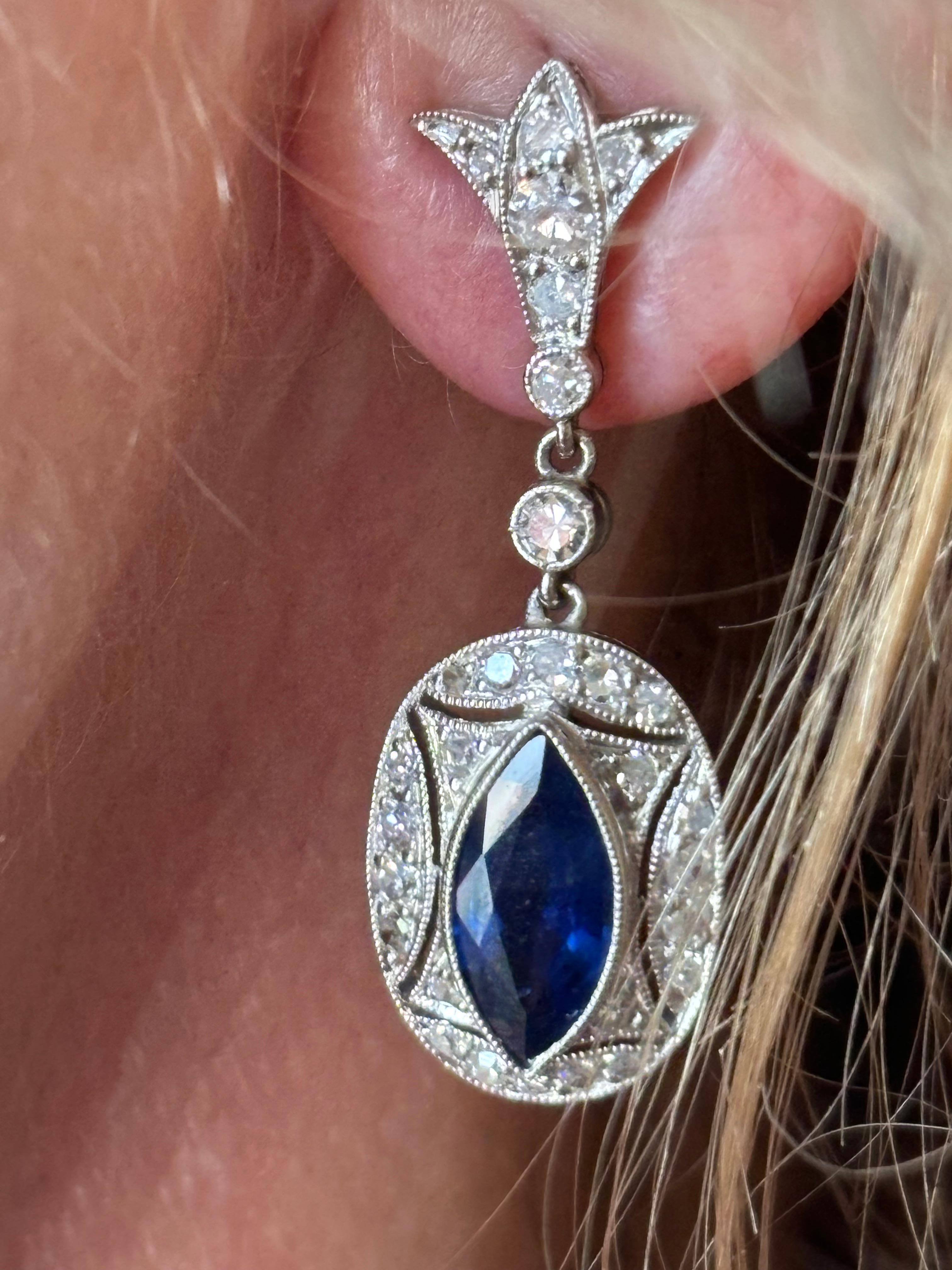 Art Deco Marquise Blauer Saphir und Diamant-Tropfen-Ohrringe Ca. 1925 im Angebot 1