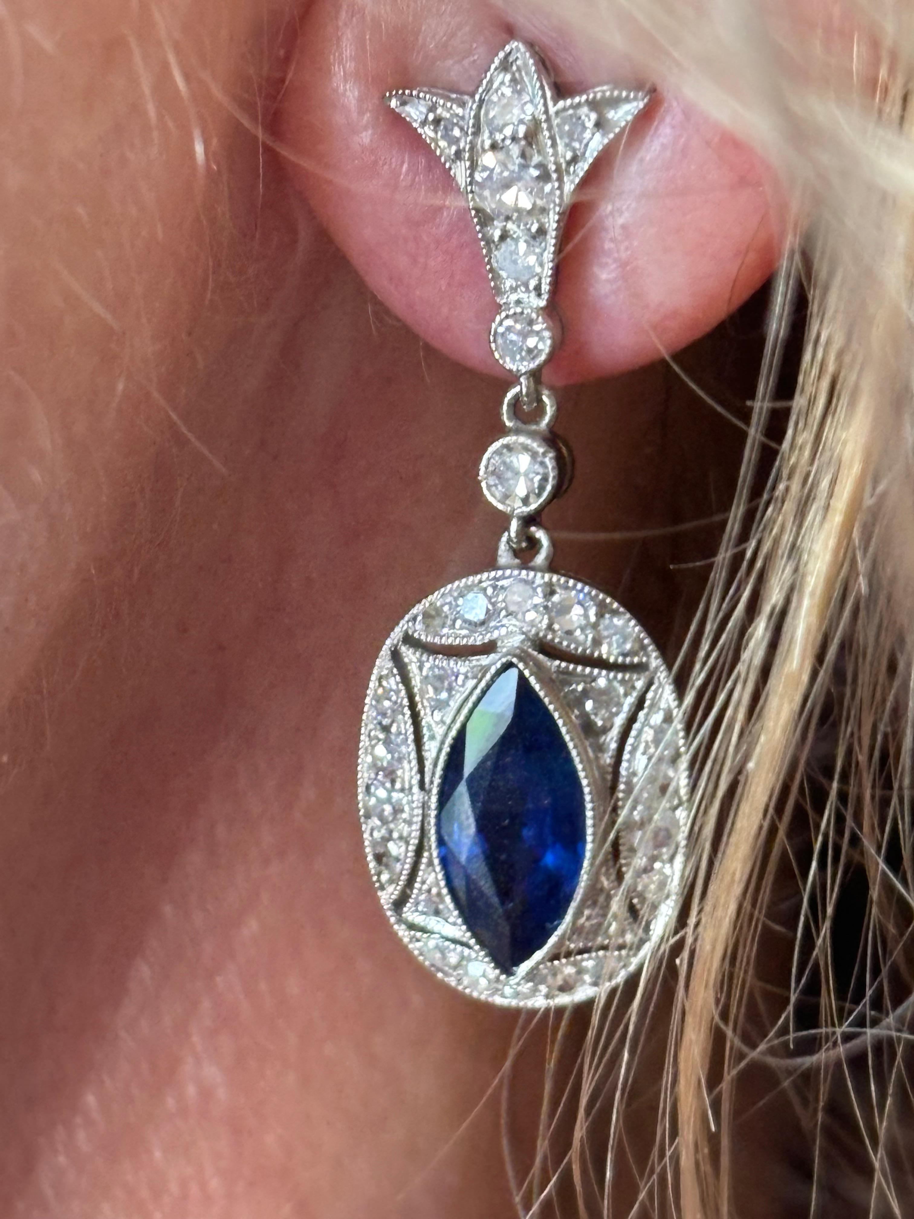 Art Deco Marquise Blauer Saphir und Diamant-Tropfen-Ohrringe Ca. 1925 im Angebot 3