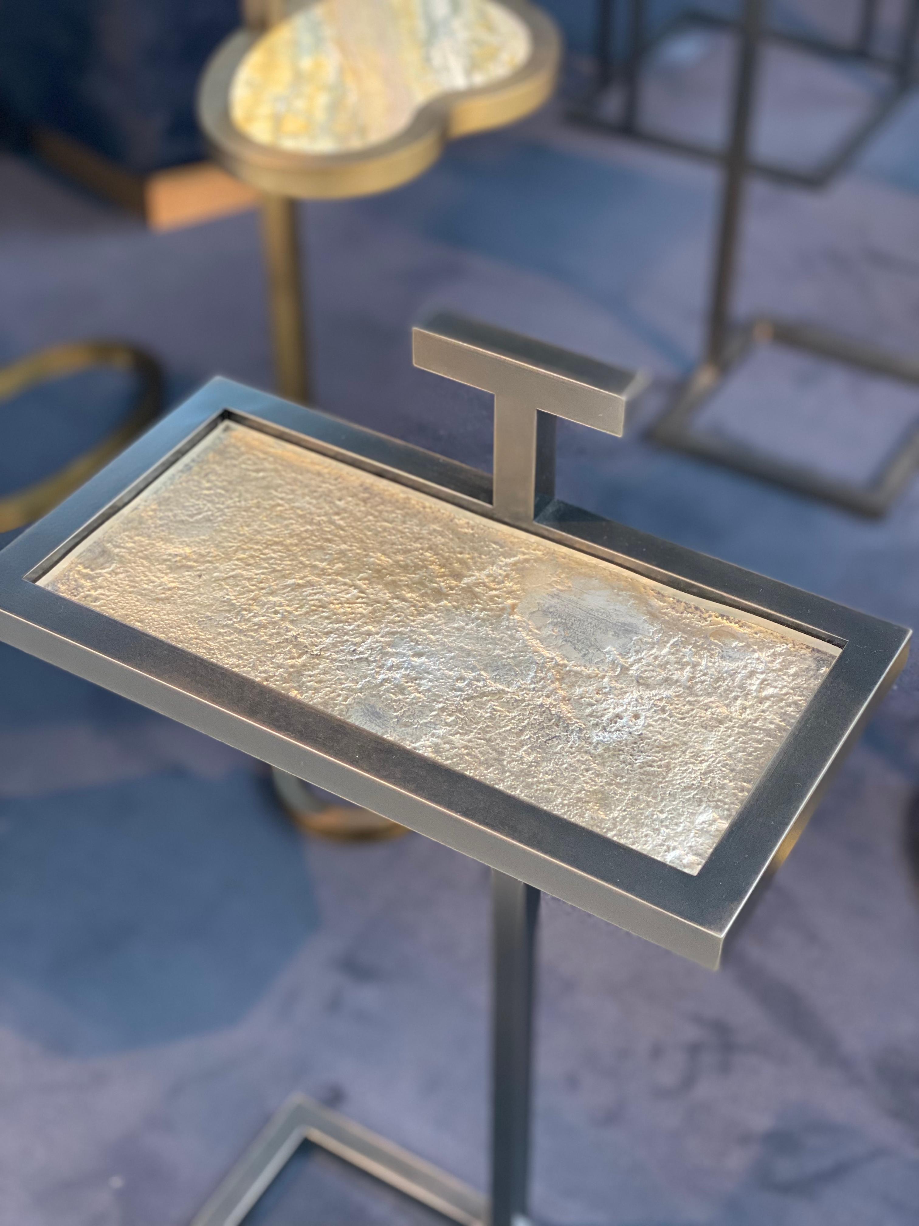 Maßgefertigter Martinez Martini-Tisch aus geschwärztem Stahl und Glacierglasguss im Angebot 3