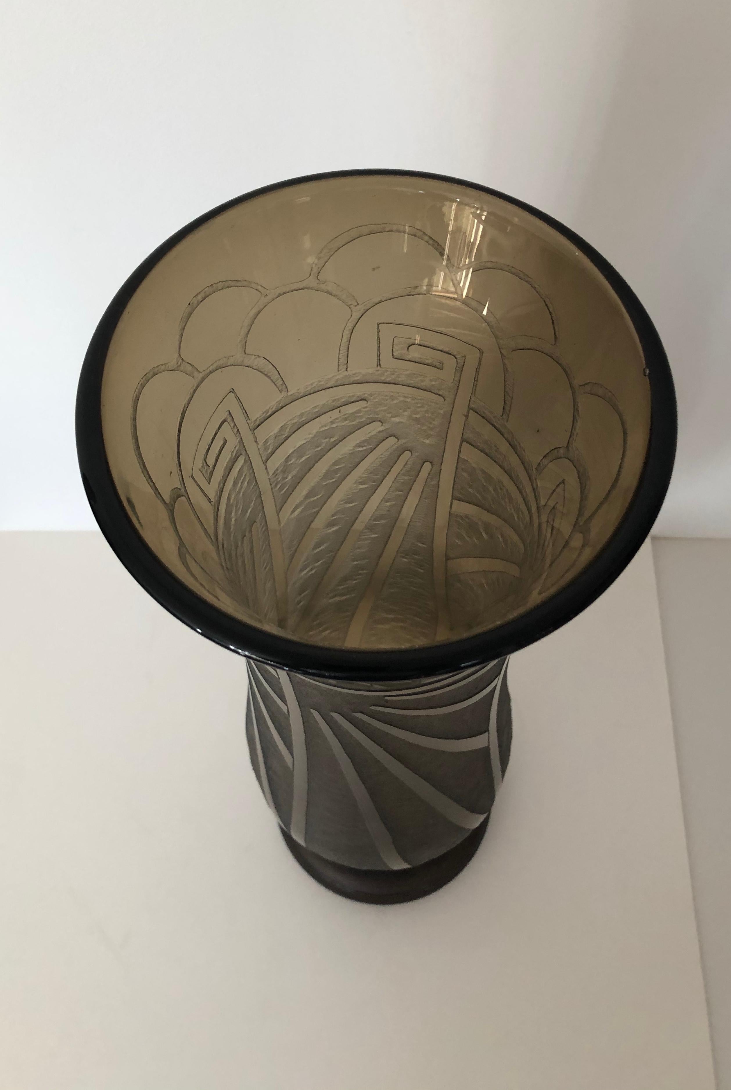 Art Deco Massive Tall Schneider Wheel Cut Engraved Acid Etched Vase en vente 4