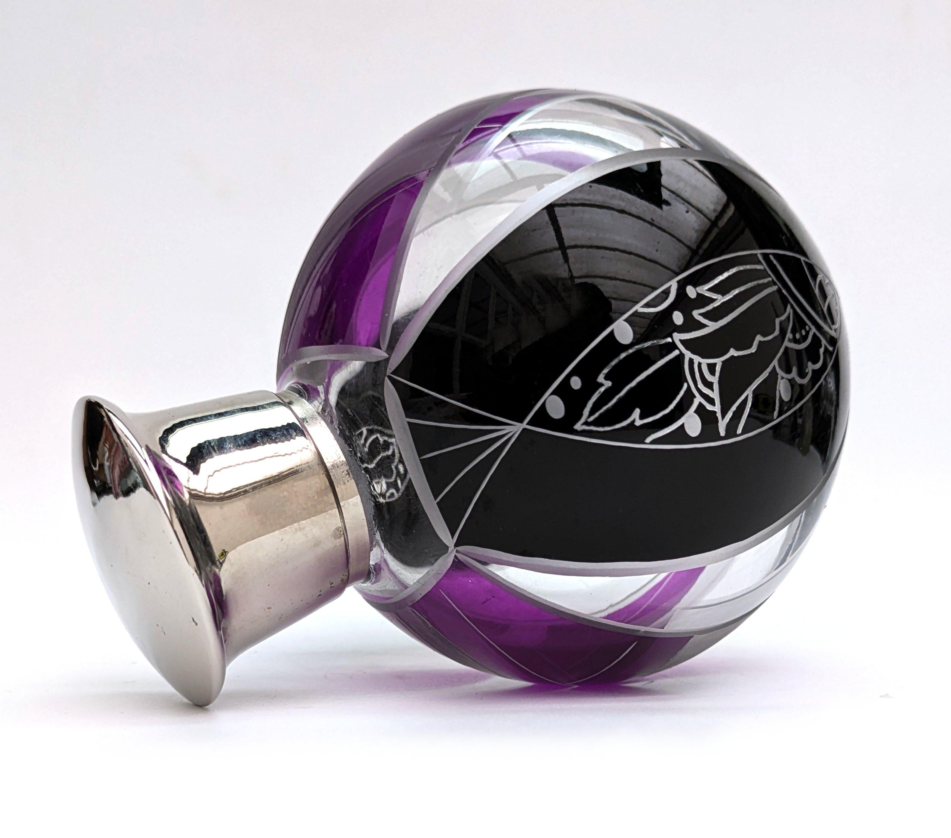 Frascos de perfume de globo a juego Art Déco de Karl Palda, hacia 1930 Art Decó en venta