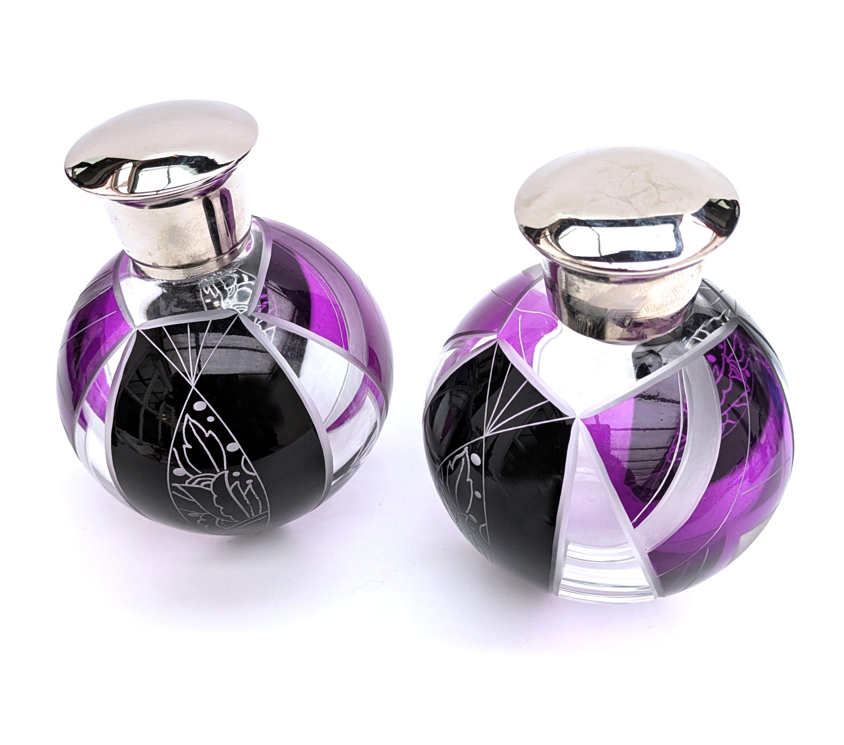Frascos de perfume de globo a juego Art Déco de Karl Palda, hacia 1930 siglo XX en venta