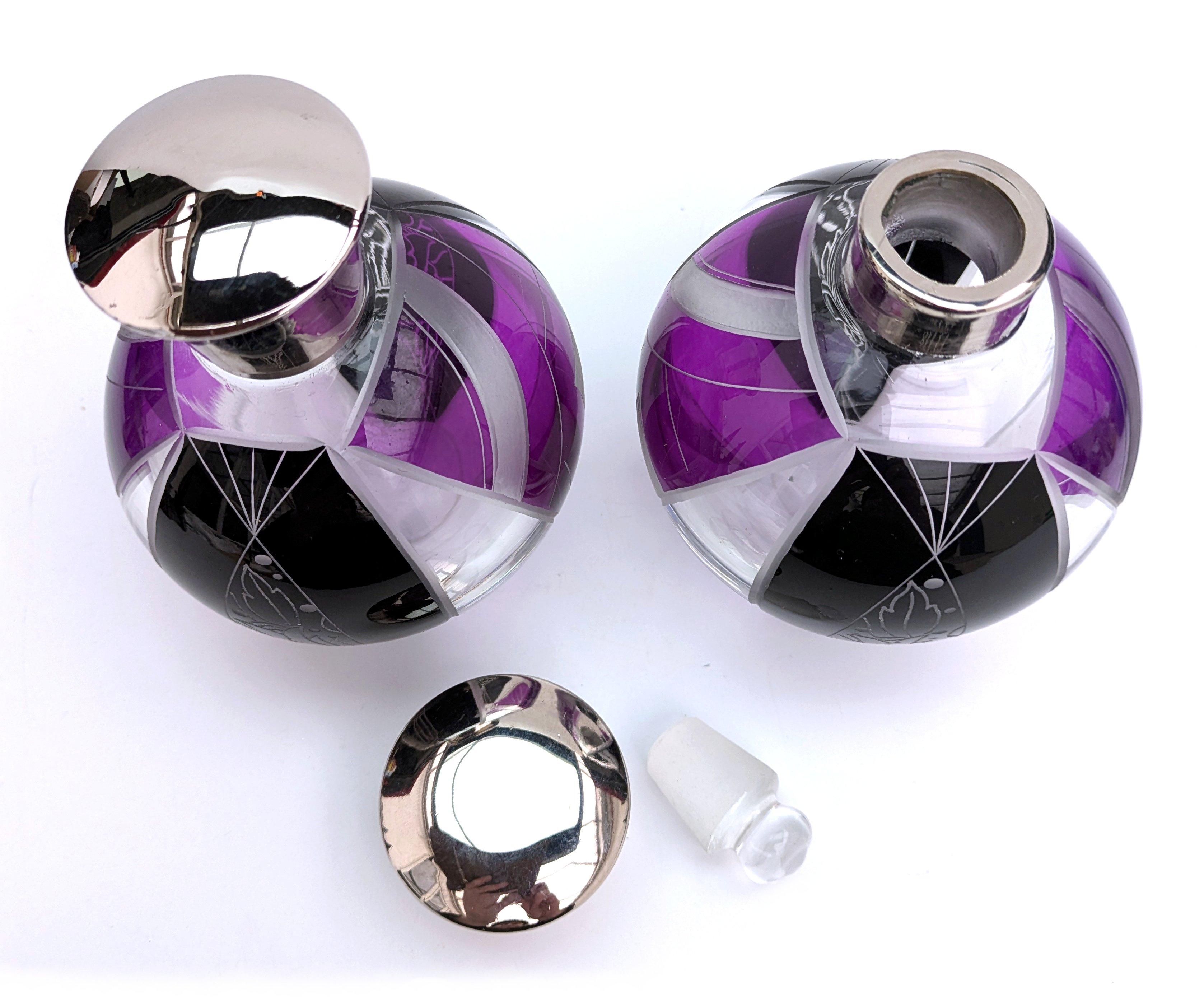 Frascos de perfume de globo a juego Art Déco de Karl Palda, hacia 1930 en venta 1
