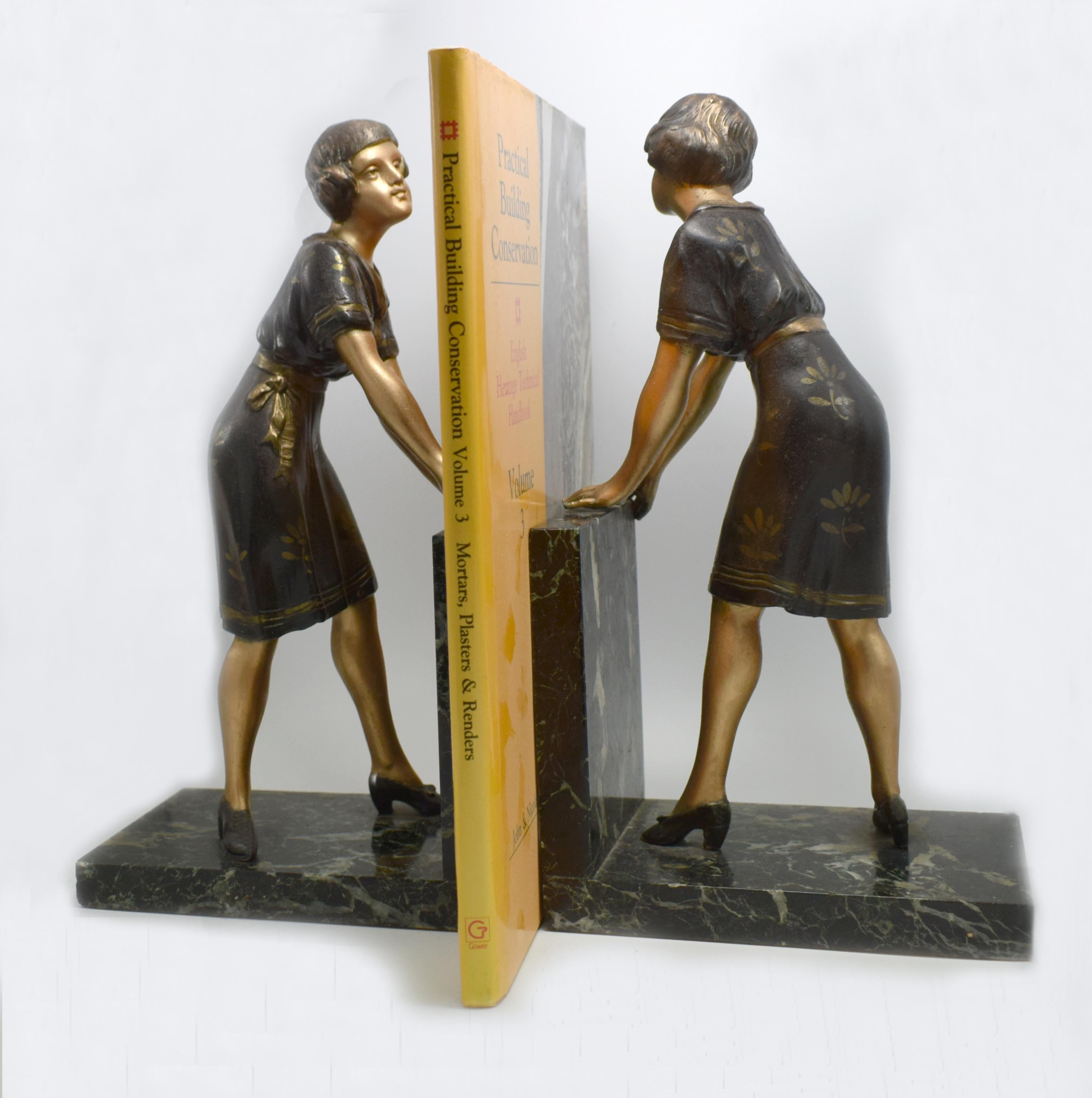 Art Deco Matching Pair of Figural Bookends, circa 1930s In Good Condition In Devon, England