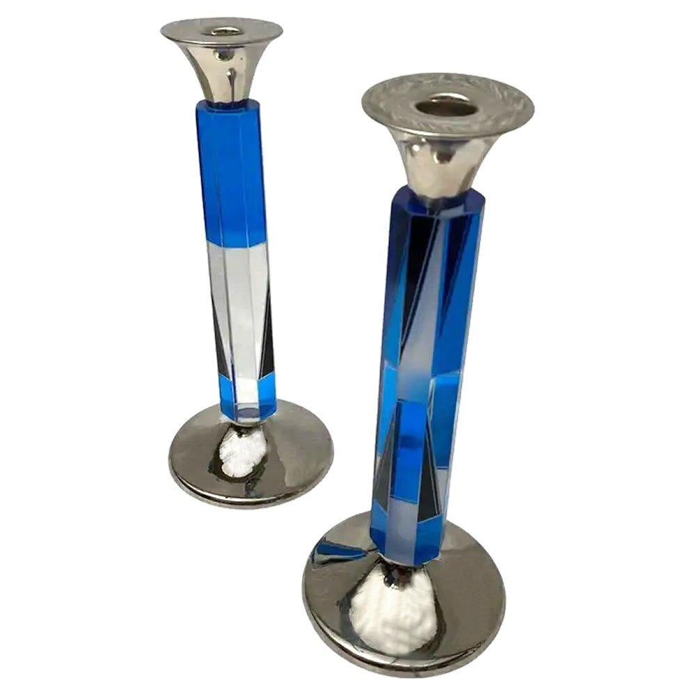 Europeo Coppia di candelieri in nichel-argento e vetro in stile Art Déco, 1930 ca. in vendita