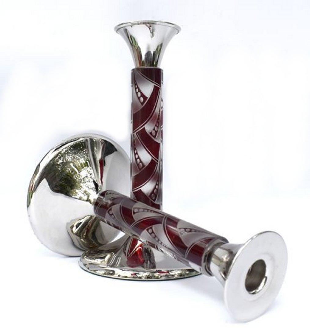 Coppia di candelieri in nichel-argento e vetro in stile Art Déco, 1930 ca. In condizioni buone in vendita a Devon, England