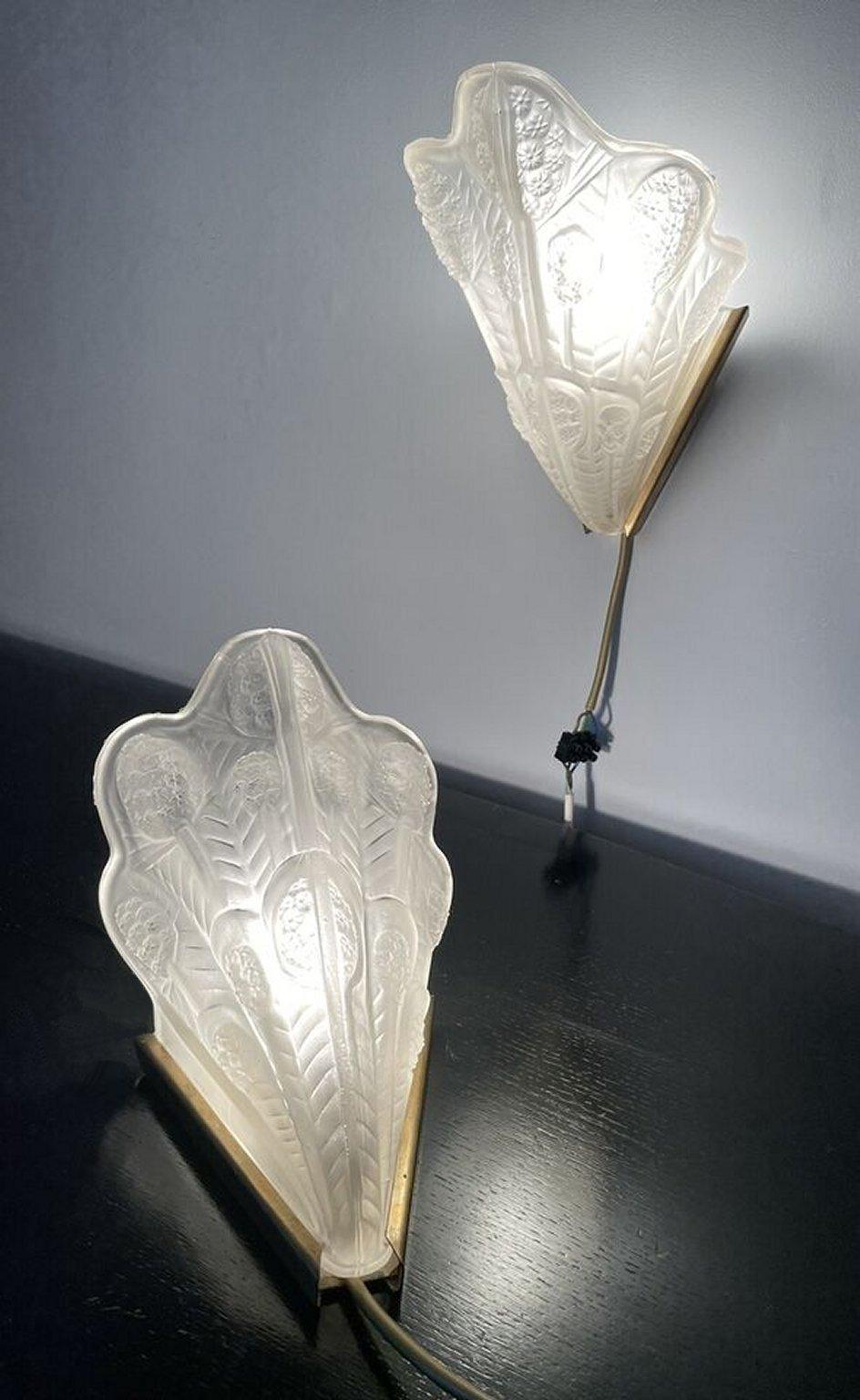 20th Century Art Deco Matching Pair of Wall Lights, 1930's, French For Sale