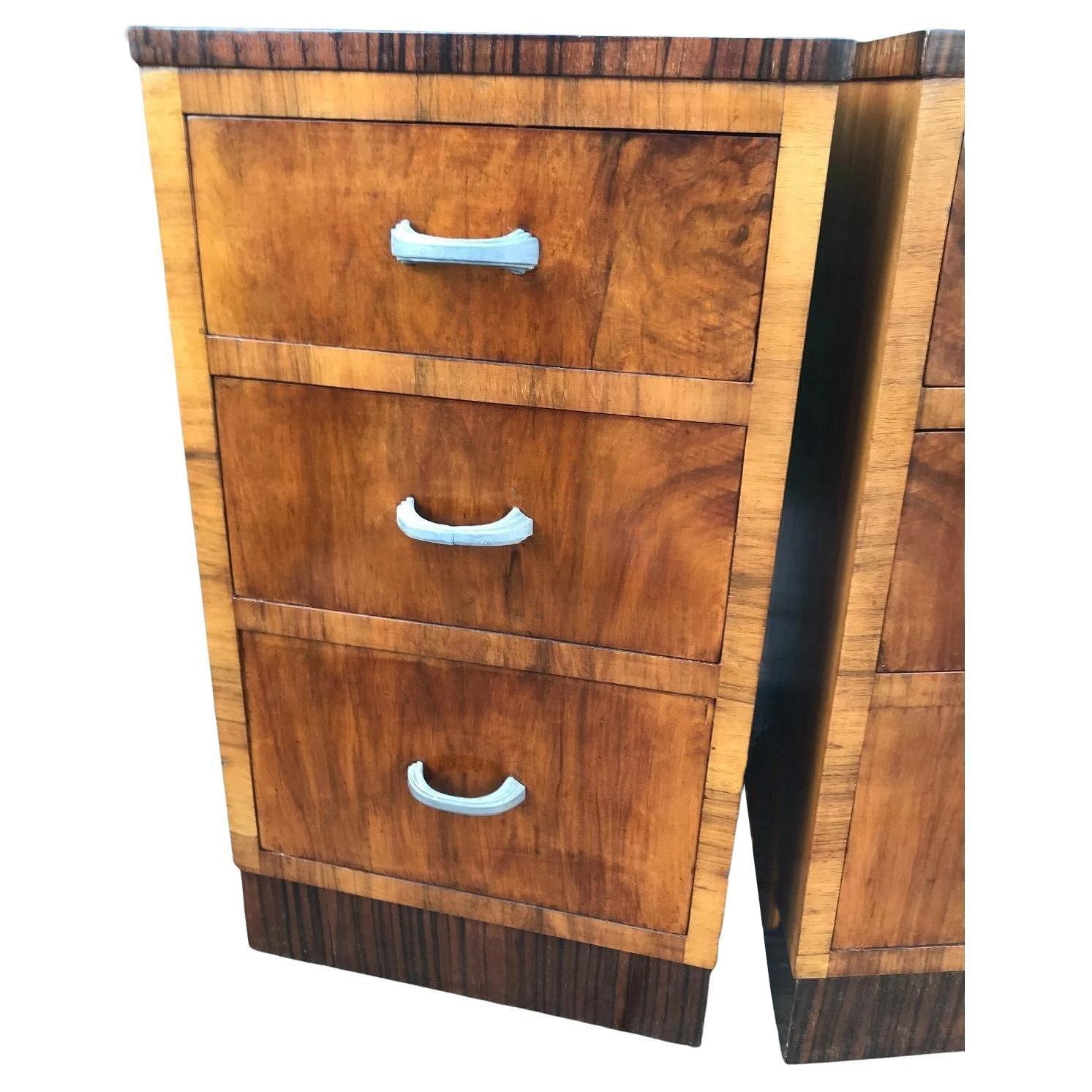 Coppia di comodini in noce Art Déco, inglese, 1930 ca. in vendita 6