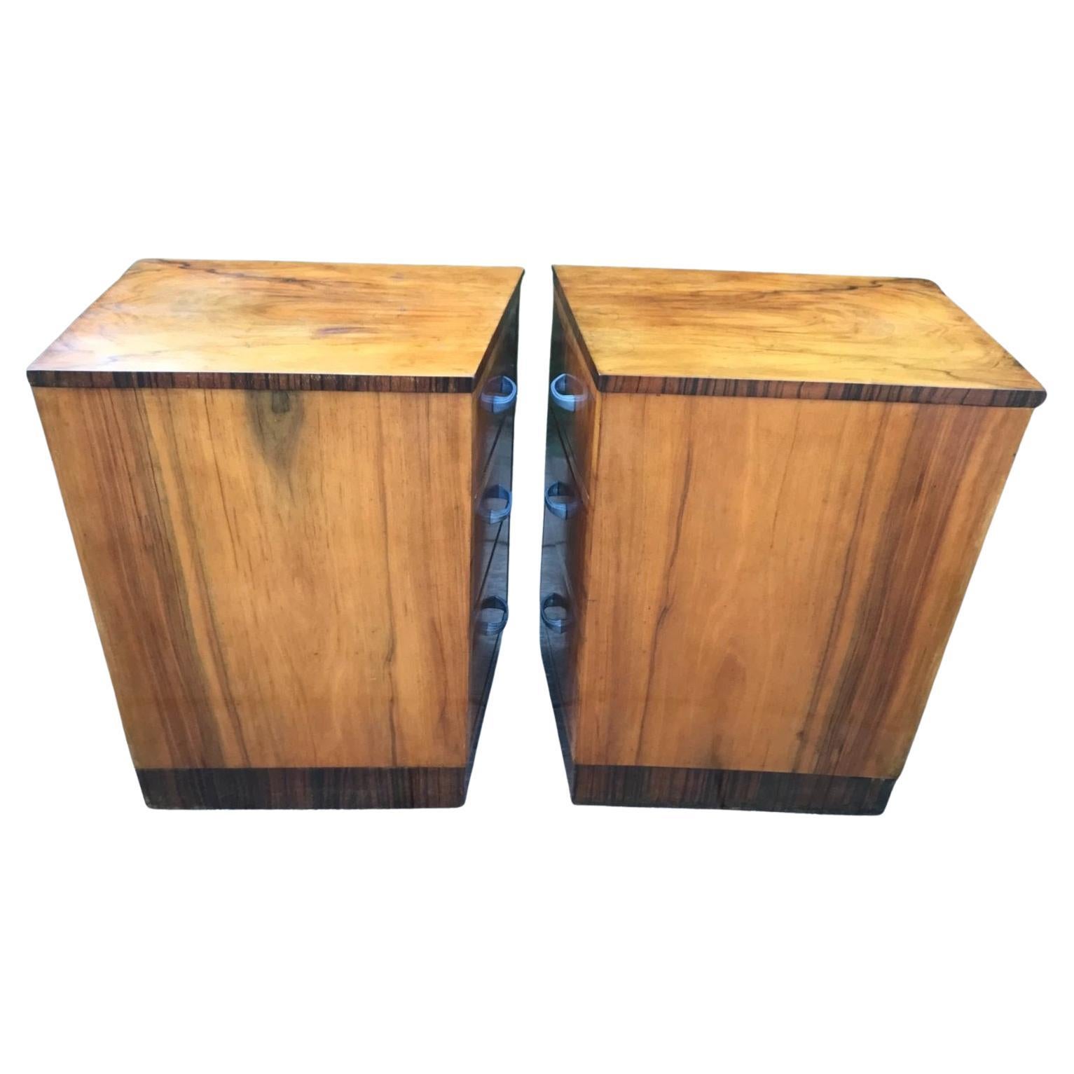 Coppia di comodini in noce Art Déco, inglese, 1930 ca. in vendita 1