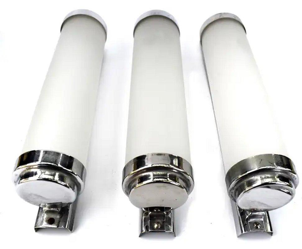 Juego Art Decó de 3 Apliques Tubulares de Cristal y Cromo, c1930 Vidrio en venta