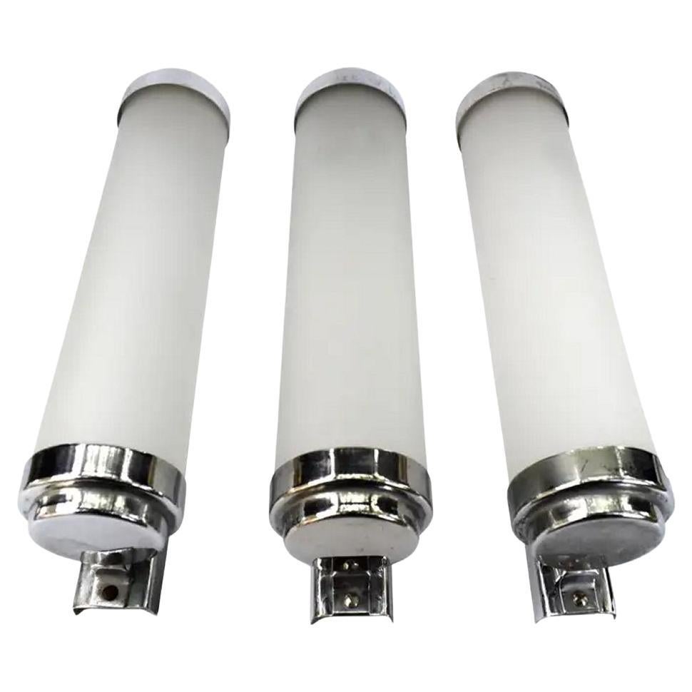 Juego Art Decó de 3 Apliques Tubulares de Cristal y Cromo, c1930