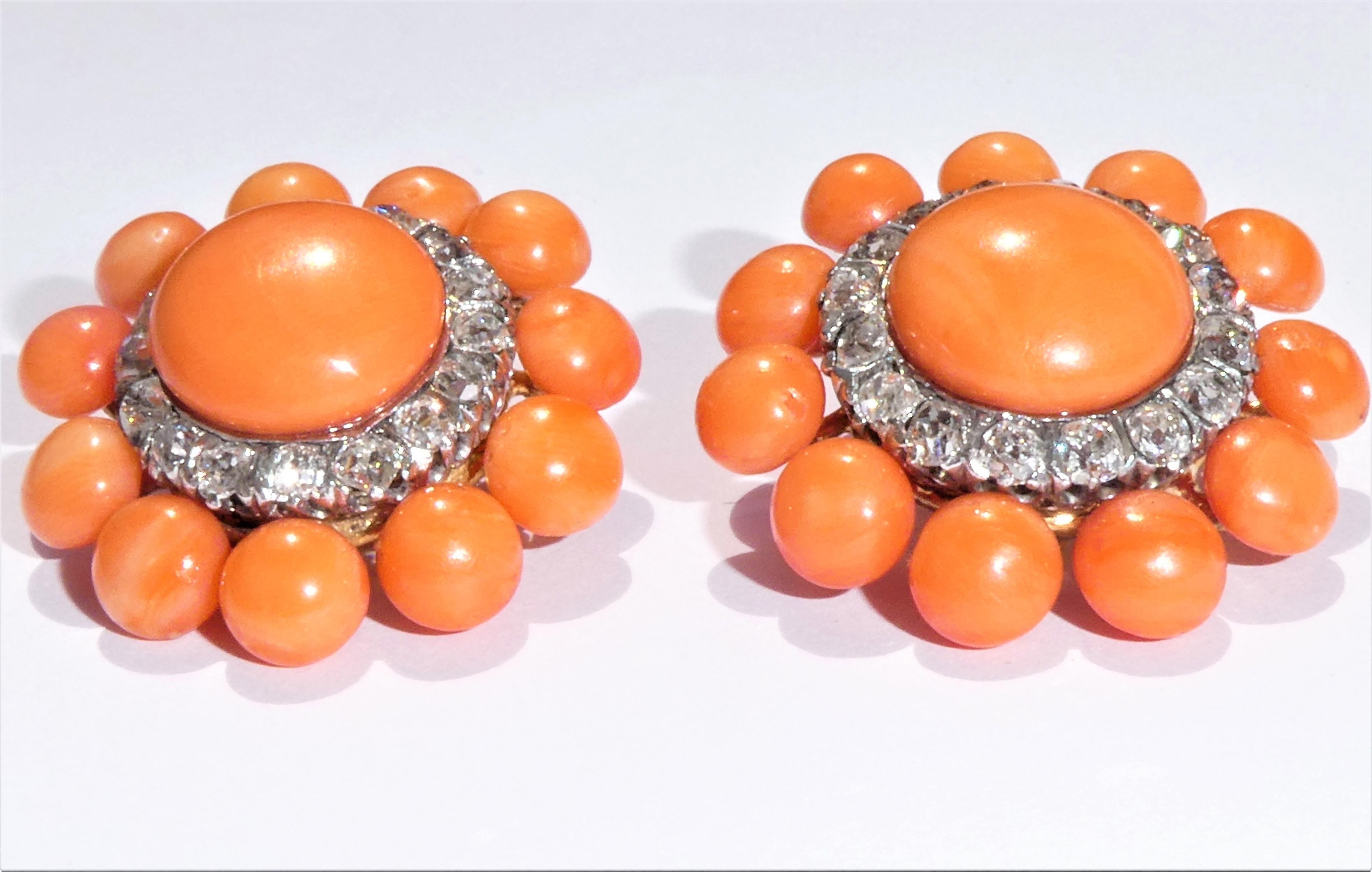 Art Deco Mediterranean Red Coral Diamonds 14 Karat Gold Coral Clip-On Earrings In Excellent Condition For Sale In Munich, DE