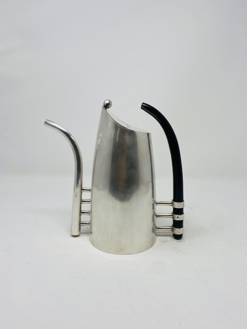 Art Deco Memphis Style Vintage 1980s Chrome & Stainless Steel Coffee/Tea Pot In Good Condition For Sale In San Diego, CA