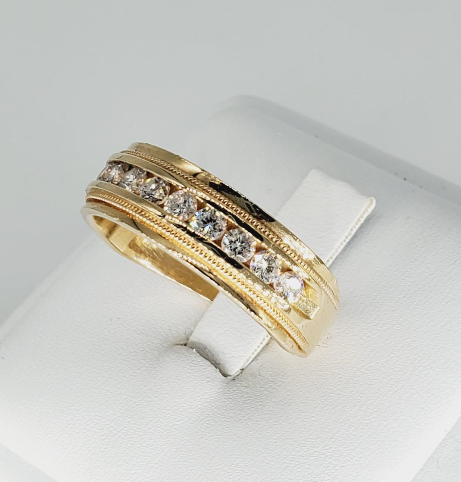 Art Deco Stil Männer 1,50 Karat Diamanten Kanal Einstellung Hochzeit Band Ring. Der Ring verfügt über 12 weiße Diamanten in SI Reinheit sehr Auge sauber und weiß. Der Ring ist mit A/14k gestempelt und wiegt 7,3 Gramm. Der Ring hat die Größe 11 1/2