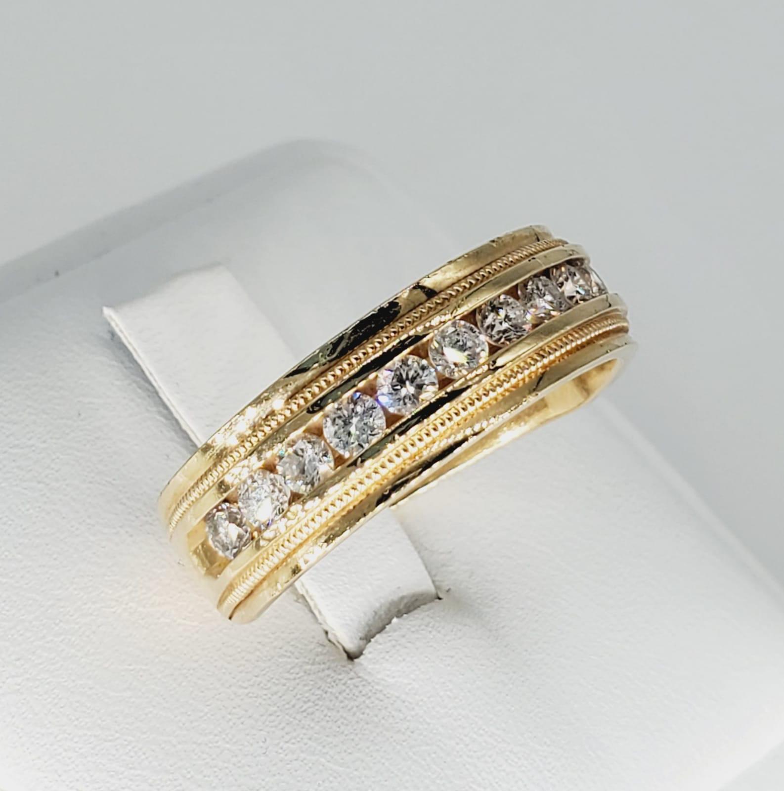 Taille ronde Alliance de style Art déco en diamants de 1,50 carat à monture cannelée pour hommes en vente