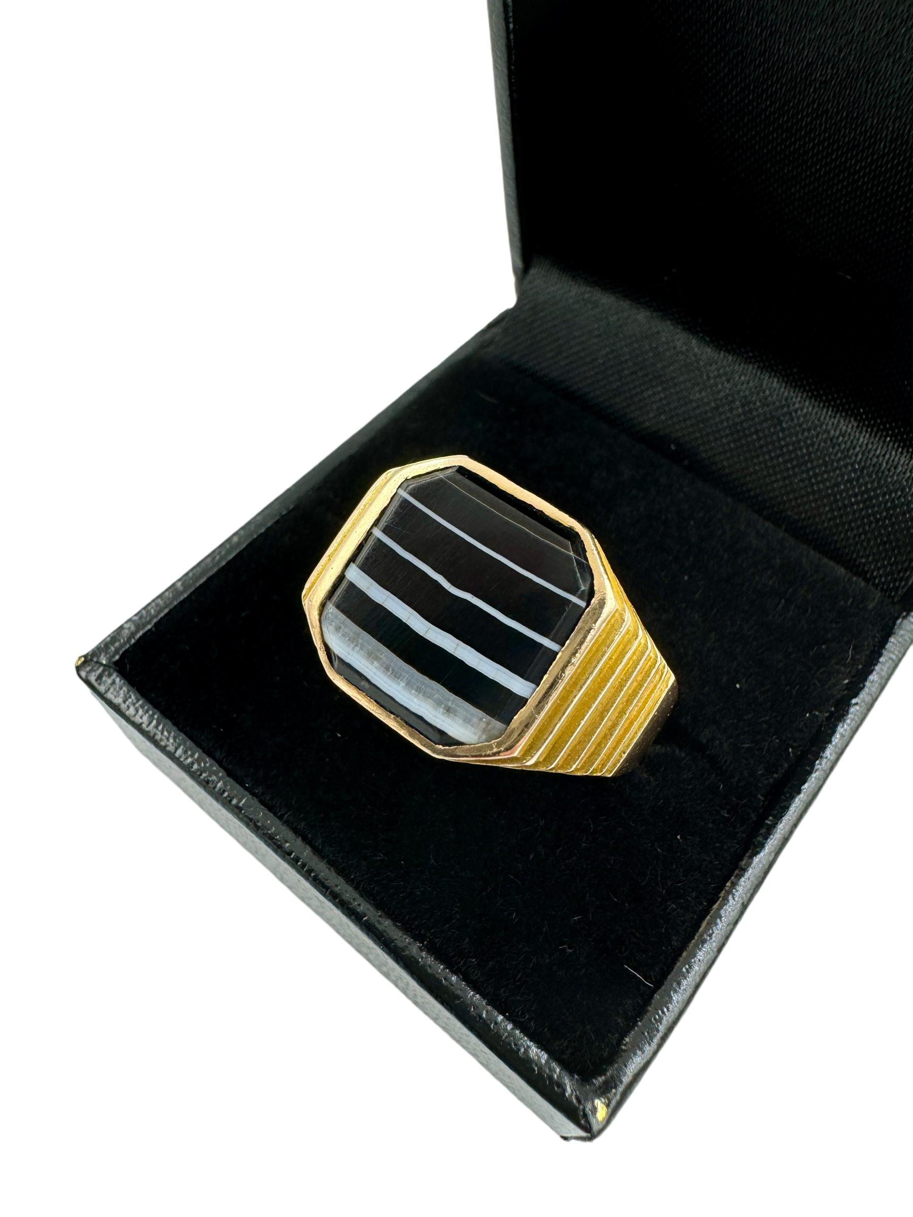Art Deco men's banded agate gold ring, circa 1930.

The Art Deco Men's Banded Agate Gold Ring is a stunning example of the elegance and sophistication of the Art Deco era. This ring features a bold and masculine design, with a large banded agate