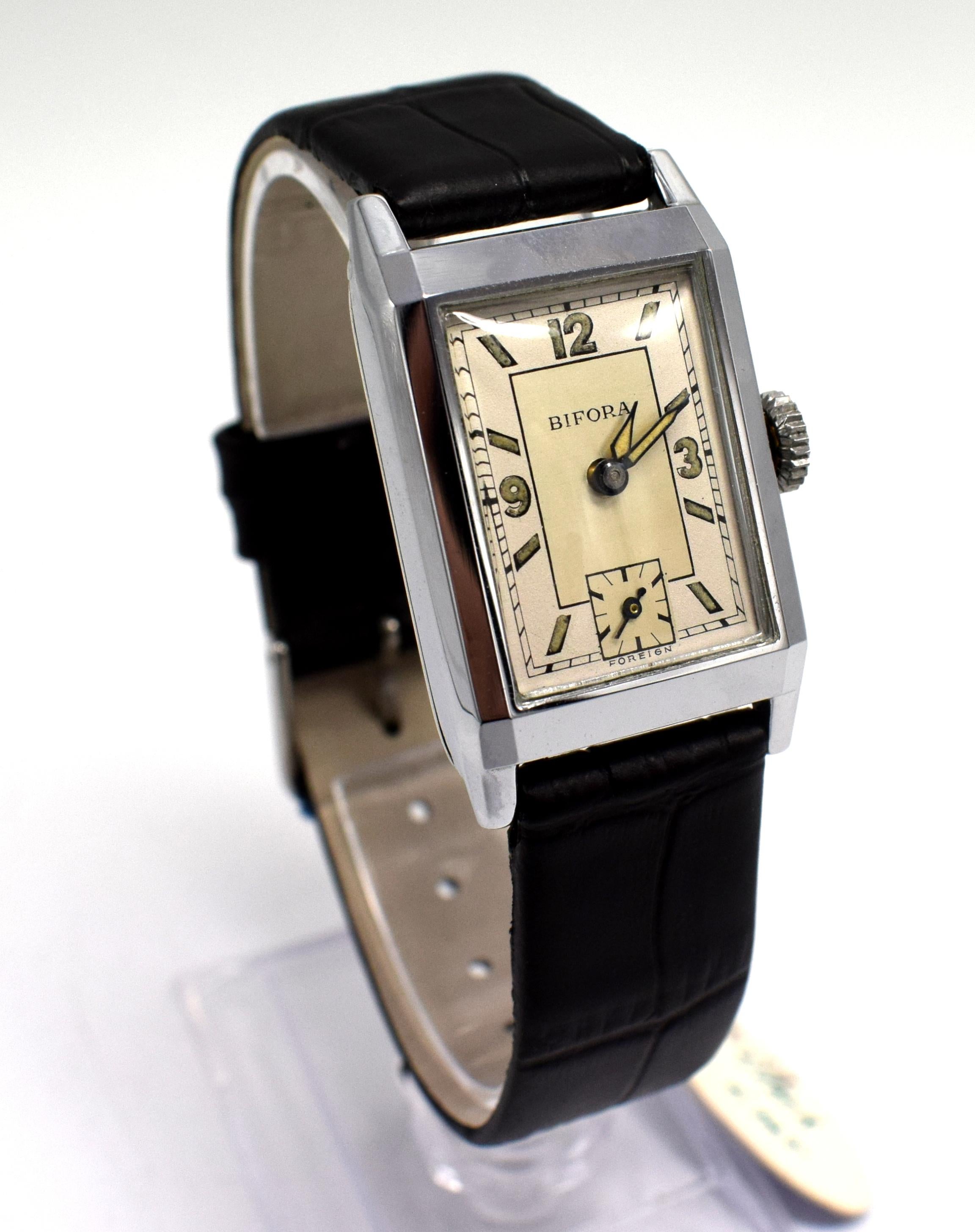 This watch is the last wave of Art Deco watches we sourced this year, an incredible find of old/new watches dating from the 1930's. Never been sold, marketed or worn, In this condition, watches from those years are unique and extremely difficult to