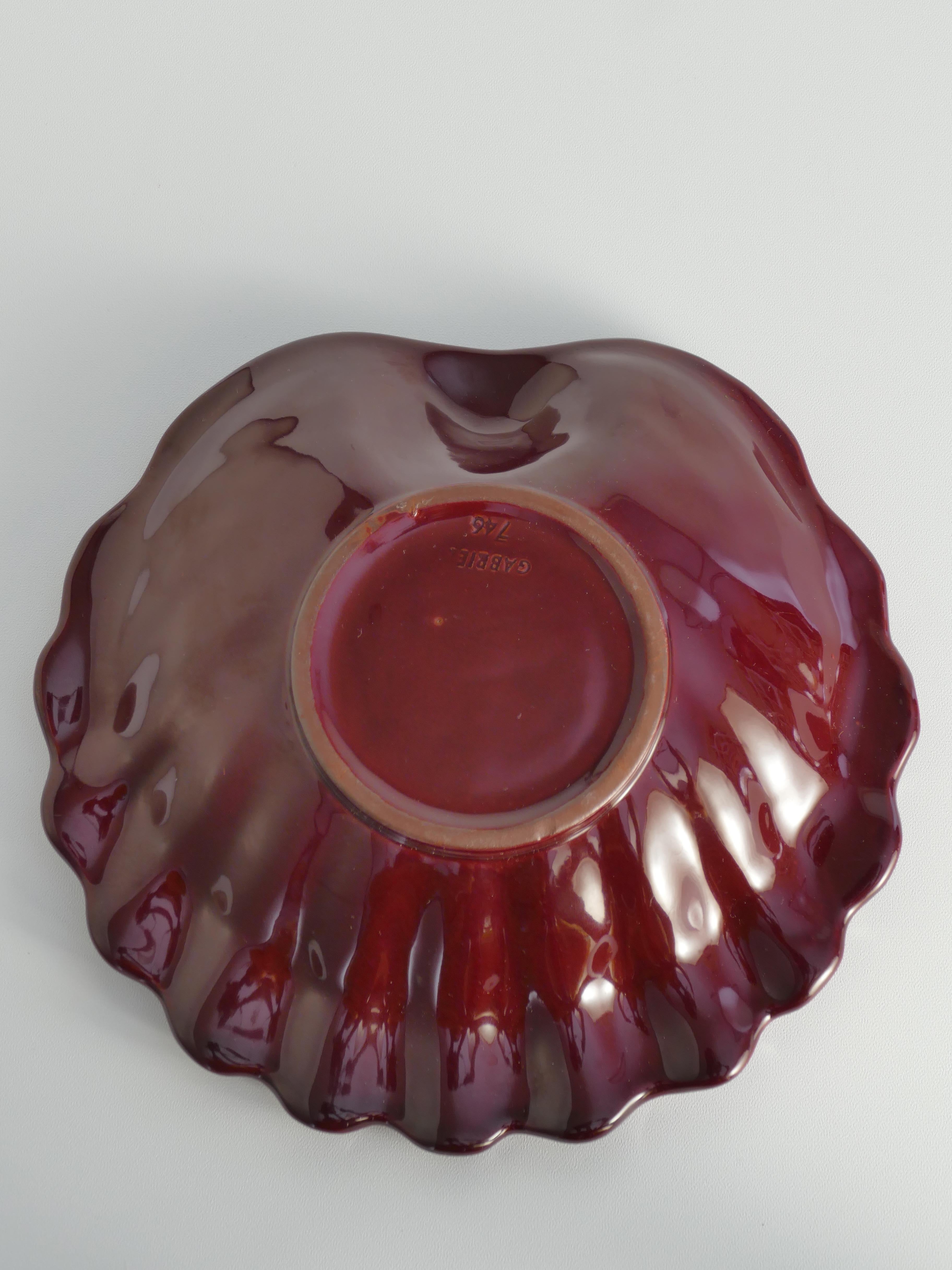 Vide-Poche de cerámica Art Decó rojo merlot de Gabriel Keramik, Suecia Años 60 Glaseado en venta