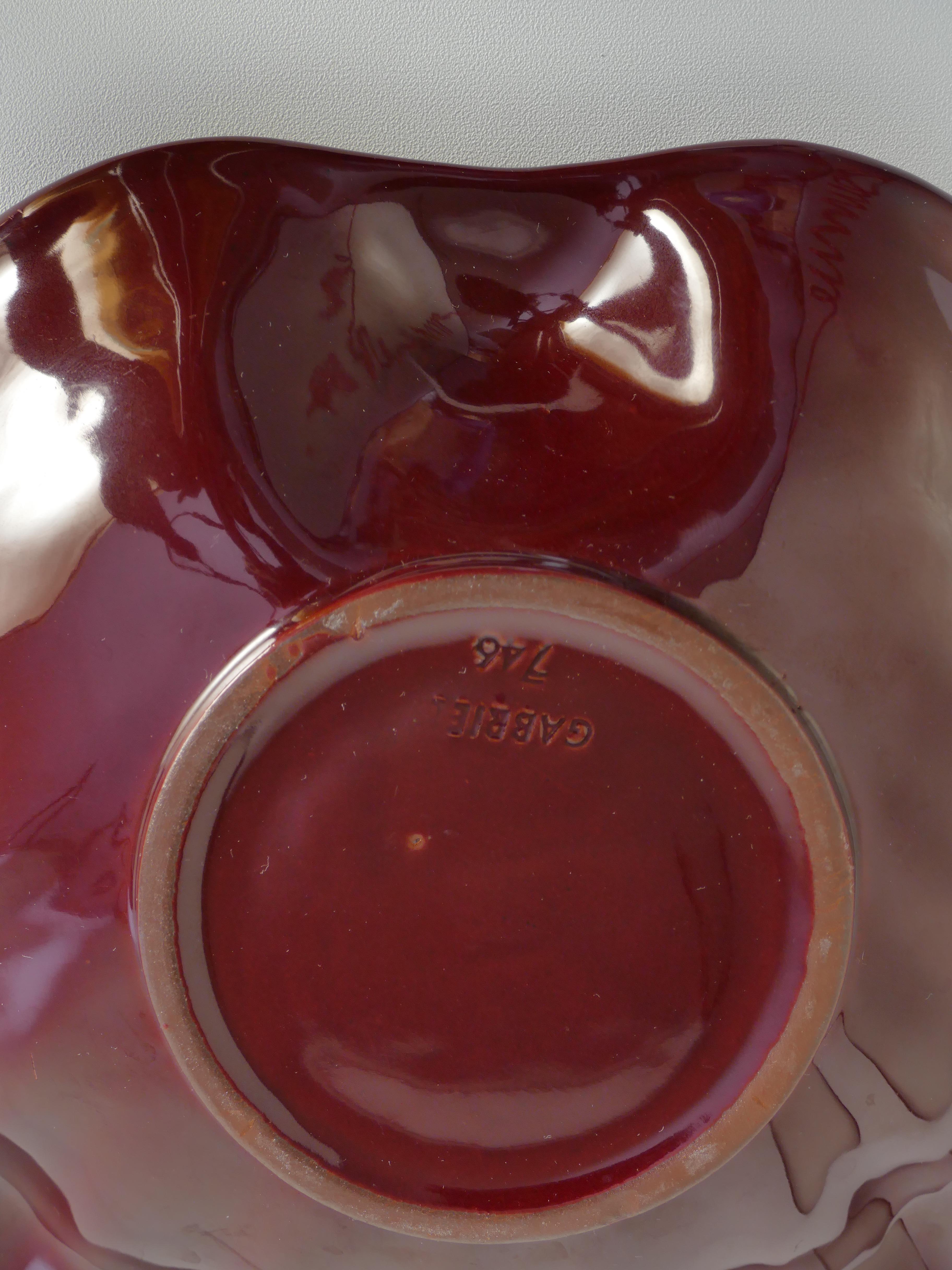 Vide-Poche de cerámica Art Decó rojo merlot de Gabriel Keramik, Suecia Años 60 mediados del siglo XX en venta