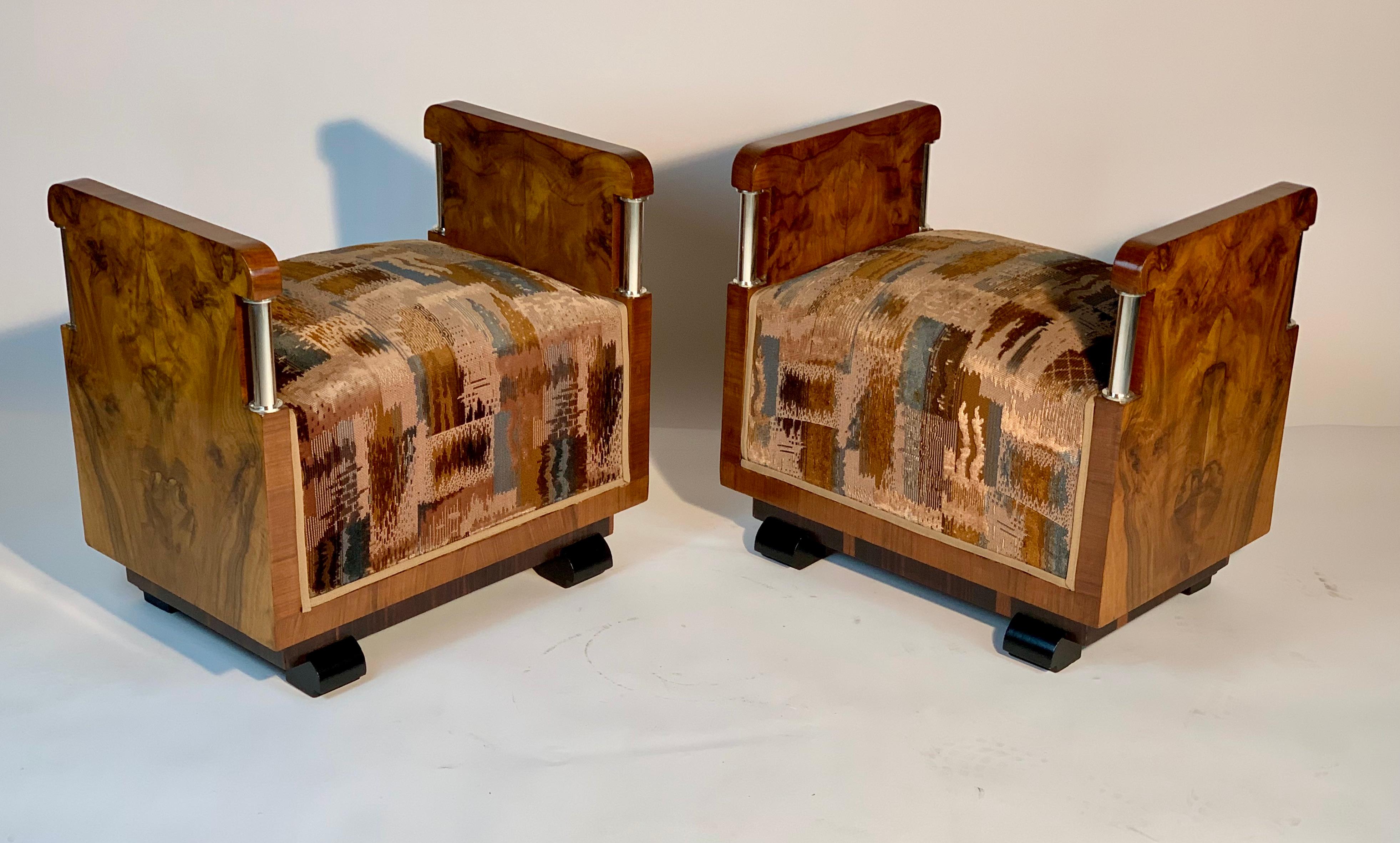 Pair of Italian stools covered with original velvet from the typical geometric Art Deco motif, the design in velvet is emphasized by different thickness of the fabric.
The structure with two square footed side walnut are endangers with a metal