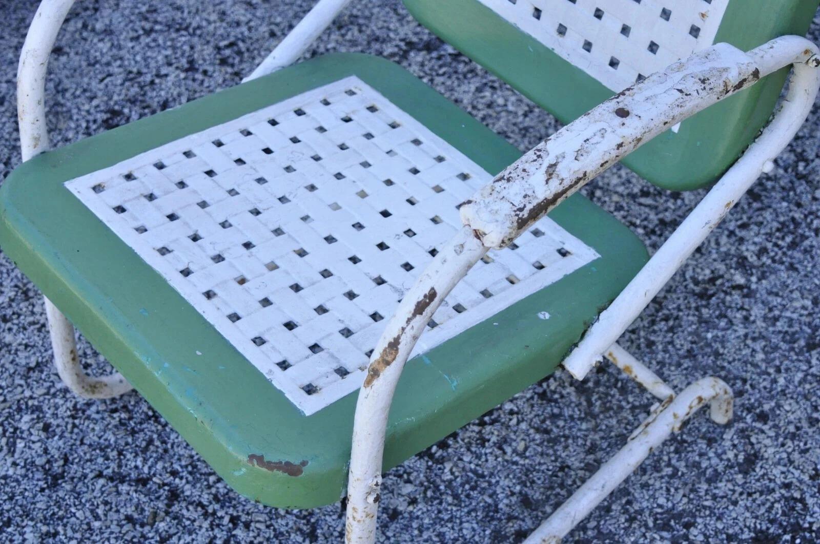 Metal Art Deco Basketweave Old Green White Porch Outdoor Spring Arm Chair Bon état - En vente à Philadelphia, PA