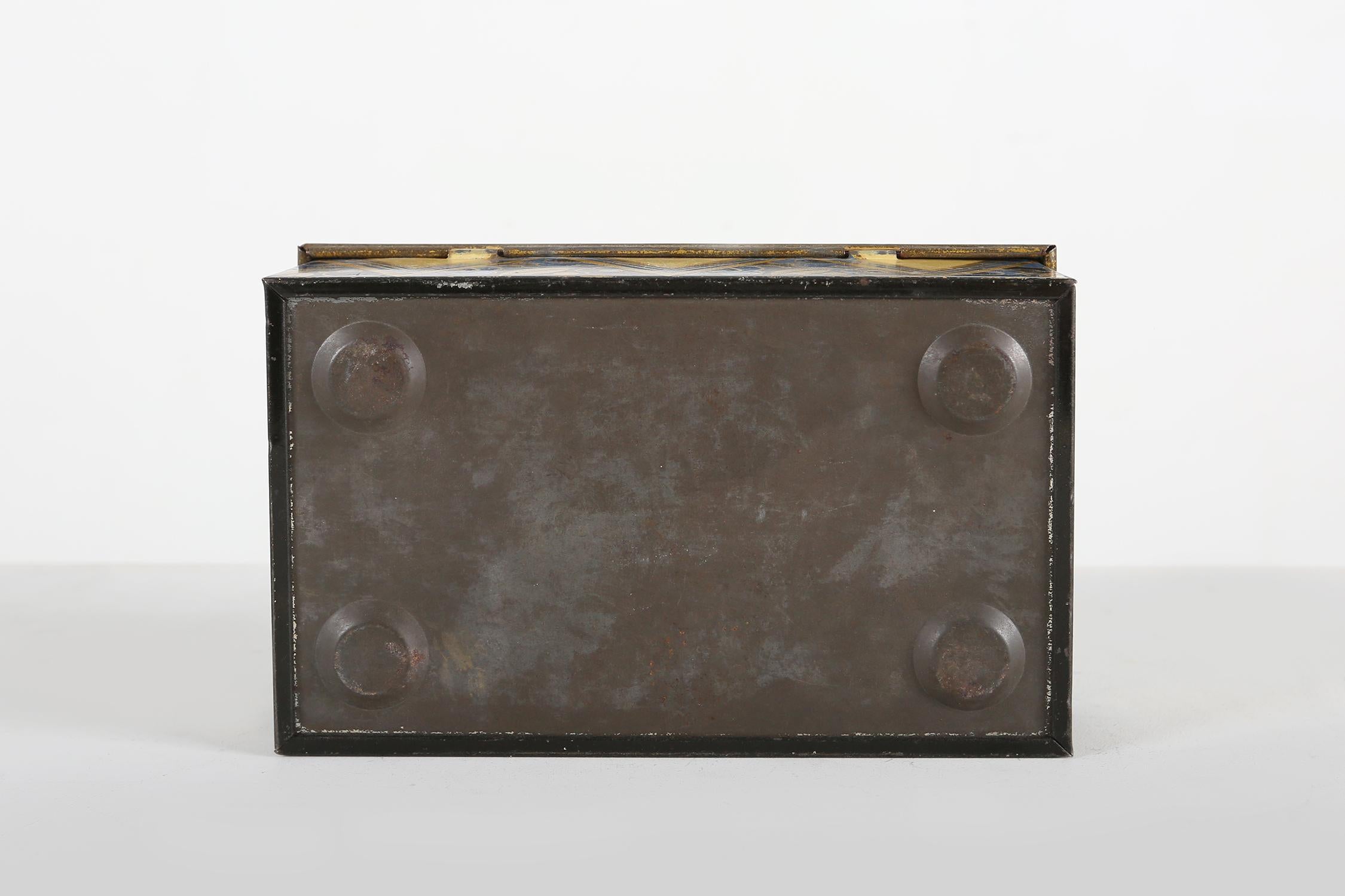 Métal Boîte en métal Art Déco vers 1930 en vente