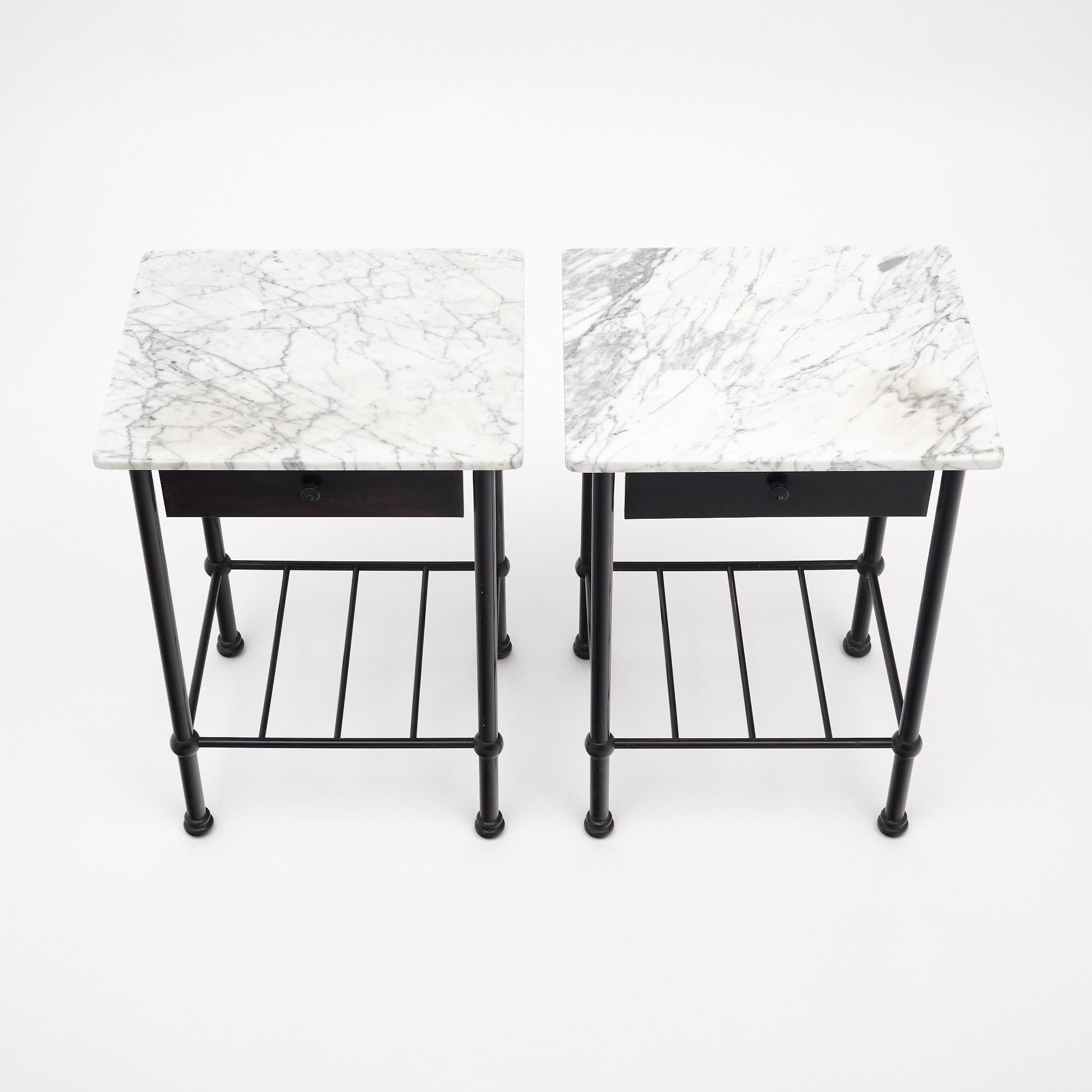 Französische Beistelltische aus Metall im Art Deco-Stil (Art déco)