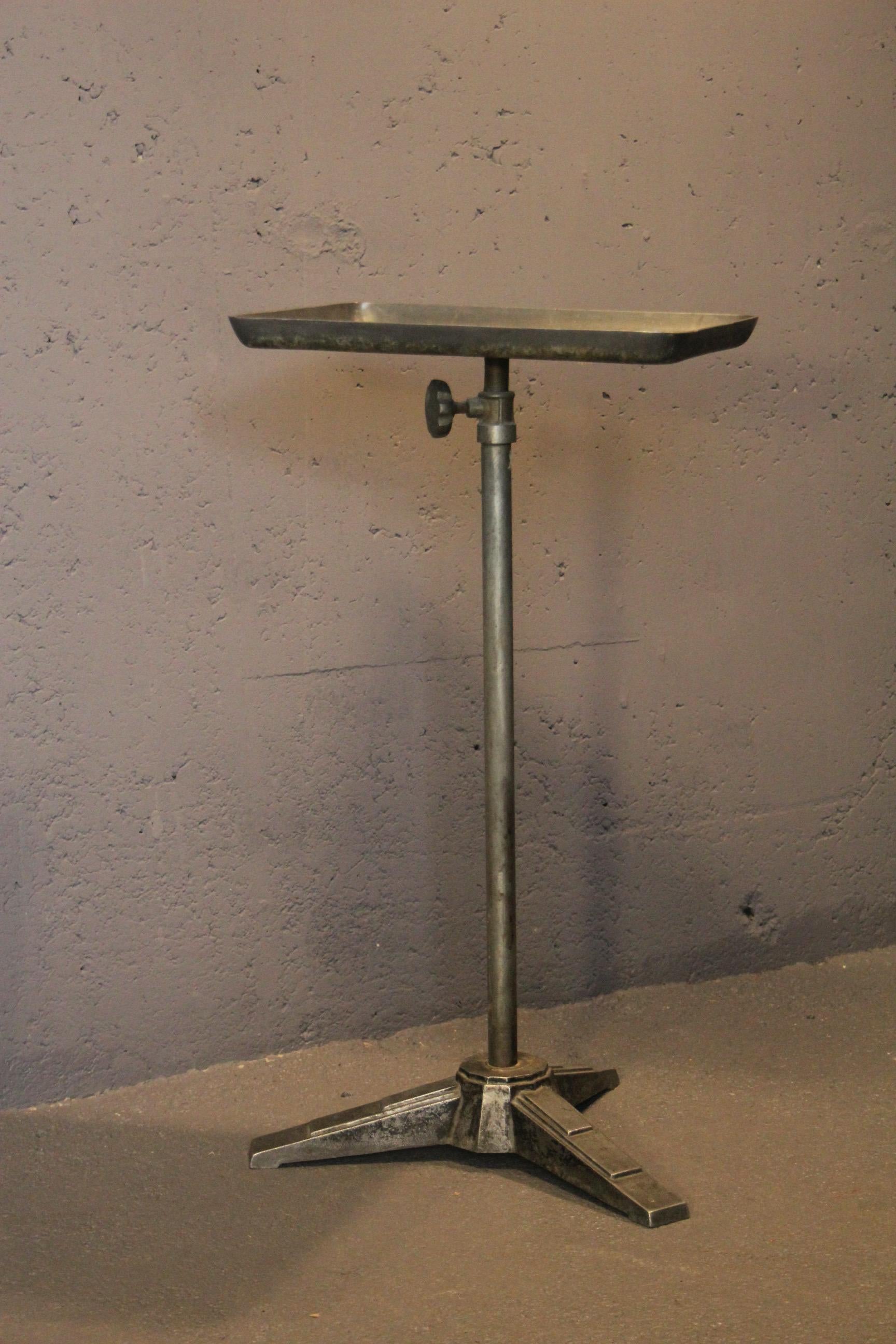 Americano Tavolo da scrittura in metallo Art déco in vendita