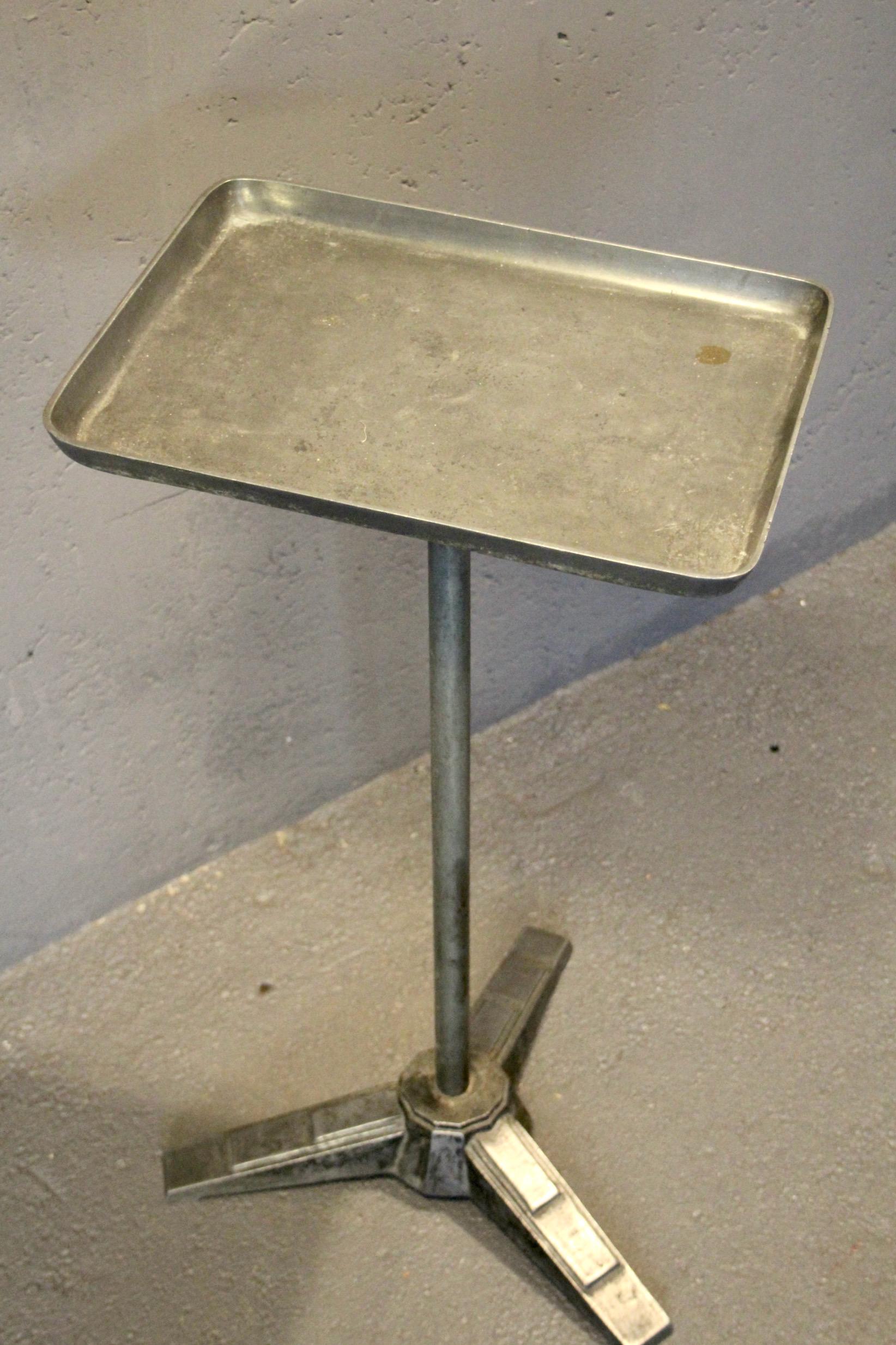 Metà XX secolo Tavolo da scrittura in metallo Art déco in vendita