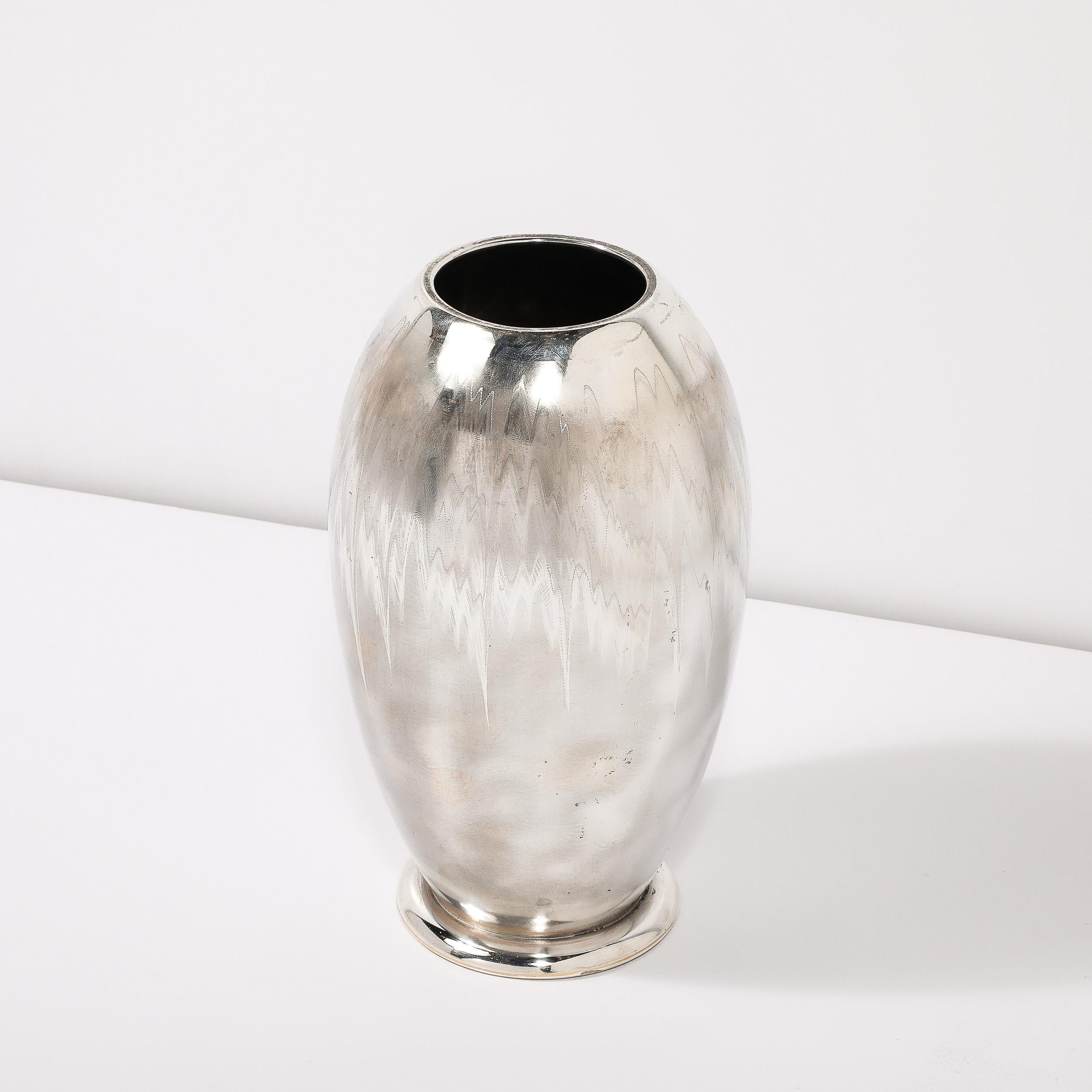 Vase texturé en métal argenté Art Déco MF Ikora en vente 3