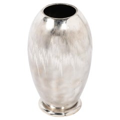 Vase texturé en métal argenté Art Déco MF Ikora