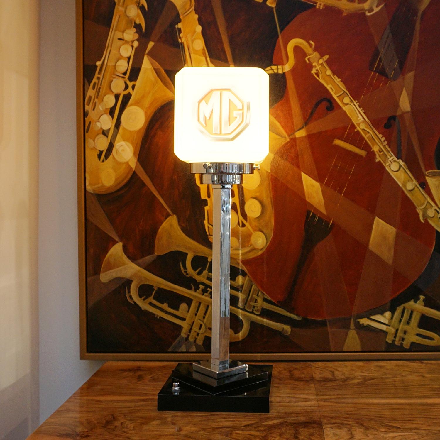 Art Deco MG Bakelite and Glass Table Lamp 1