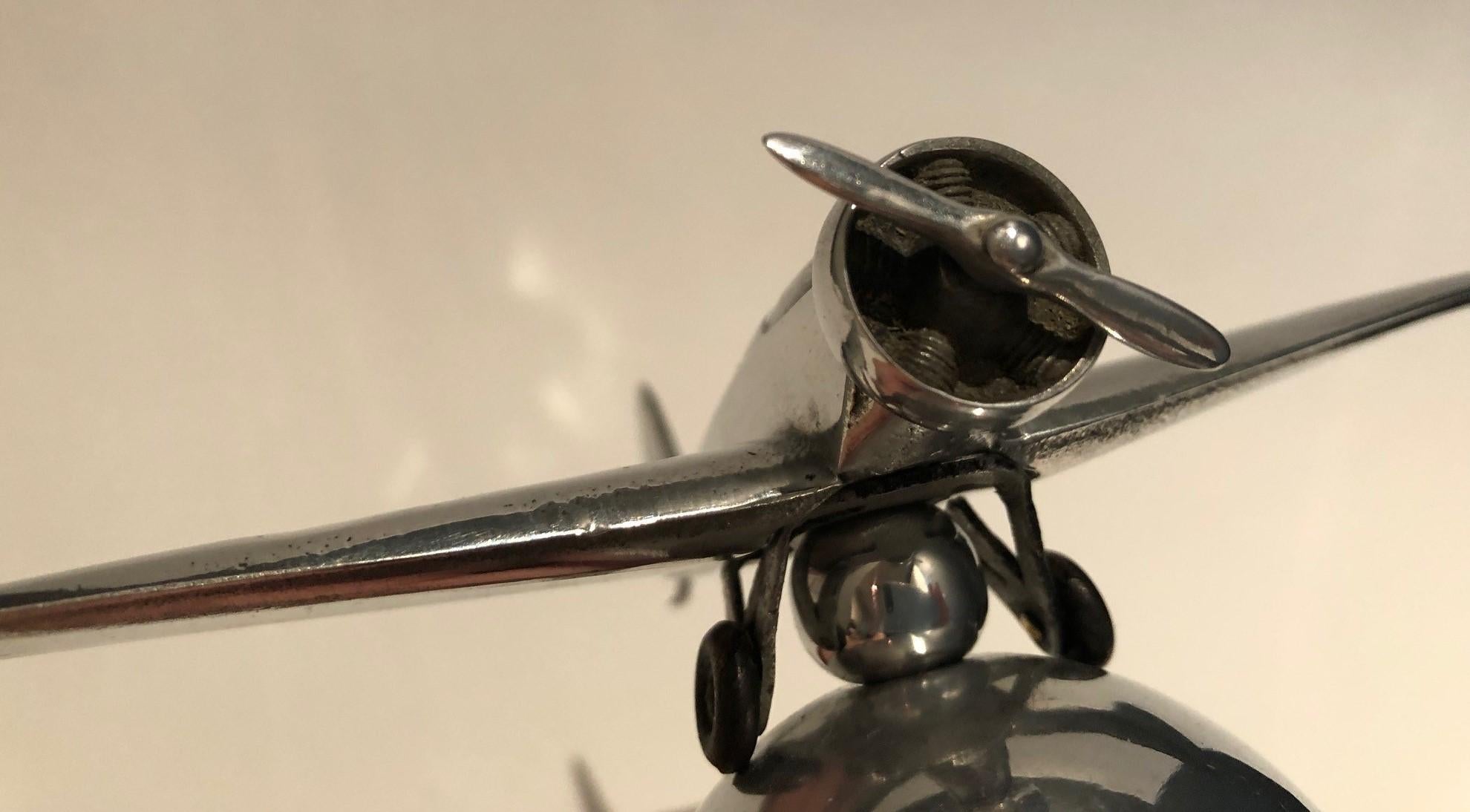 Art Deco Mid-20 Century Airplane Fighter over the World Paperweight, 1930s In Good Condition For Sale In Buenos Aires, Olivos