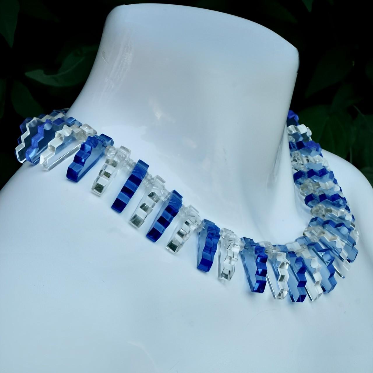 Art Deco Mid Blau und Klarglas Fransen Halskette Halsband (Art déco) im Angebot