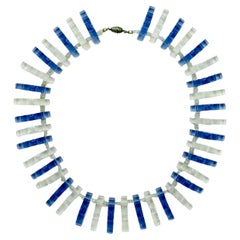 Collier Art Déco à franges en verre bleu moyen et transparent