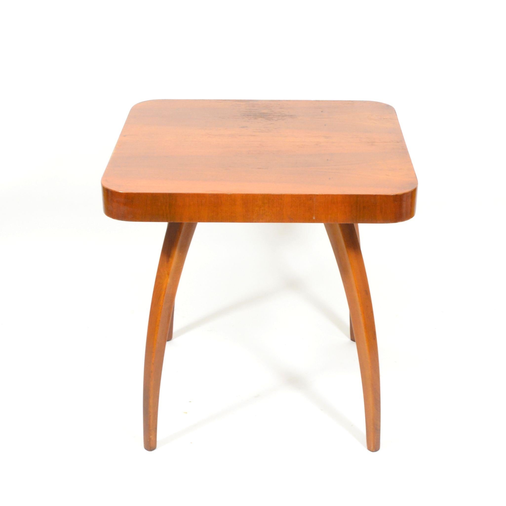 Art Deco midcentury coffee table “The spider” model H-259 designed by Jindrich Halabala manufactured by Czech company UP Zavody, Brno in 1930s. This piece is in original condition with walnut veneer and legs made from beech bentwood. Piece is in
