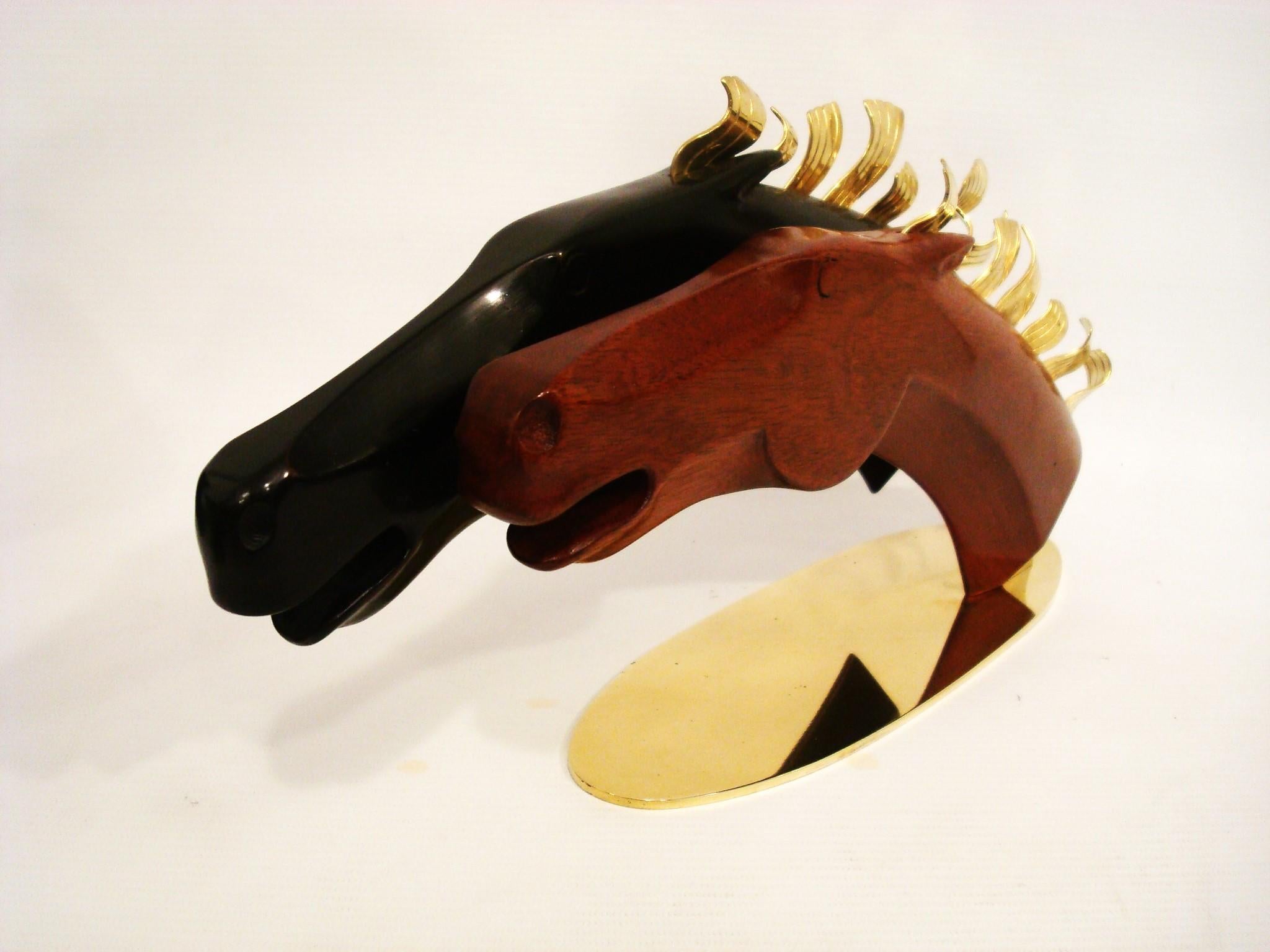 Sculpté à la main Art Deco / Mid-Century Hagenauer Two Racing Horses Sculpture. Autriche en vente
